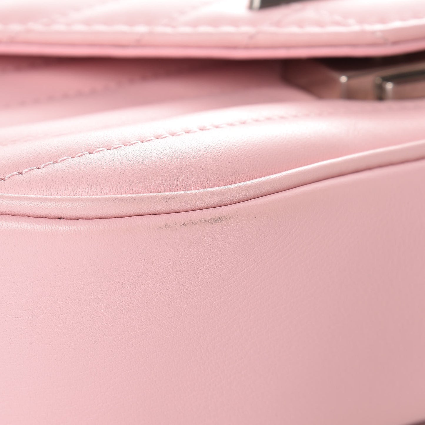 Calfskin New Wave Chain PM Smoothie Pink
