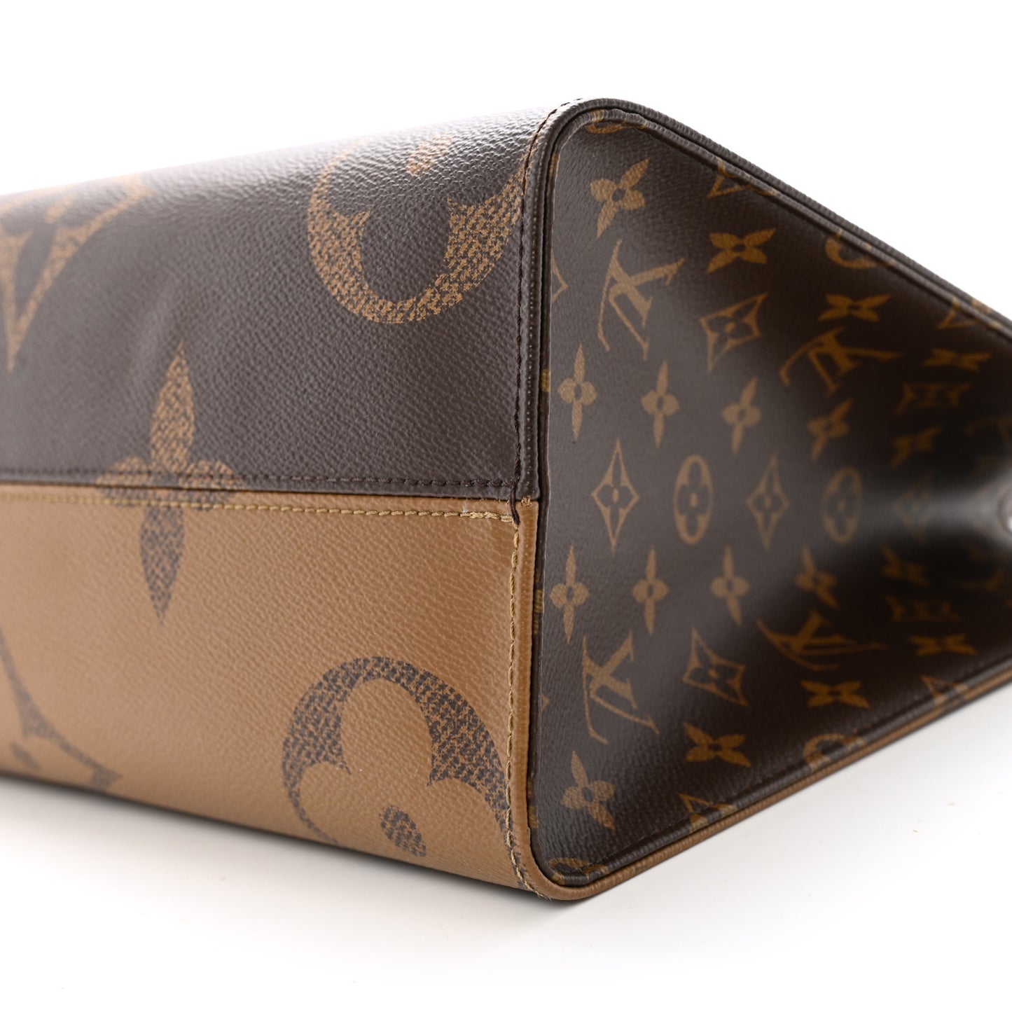 Reverse Monogram Giant Onthego MM