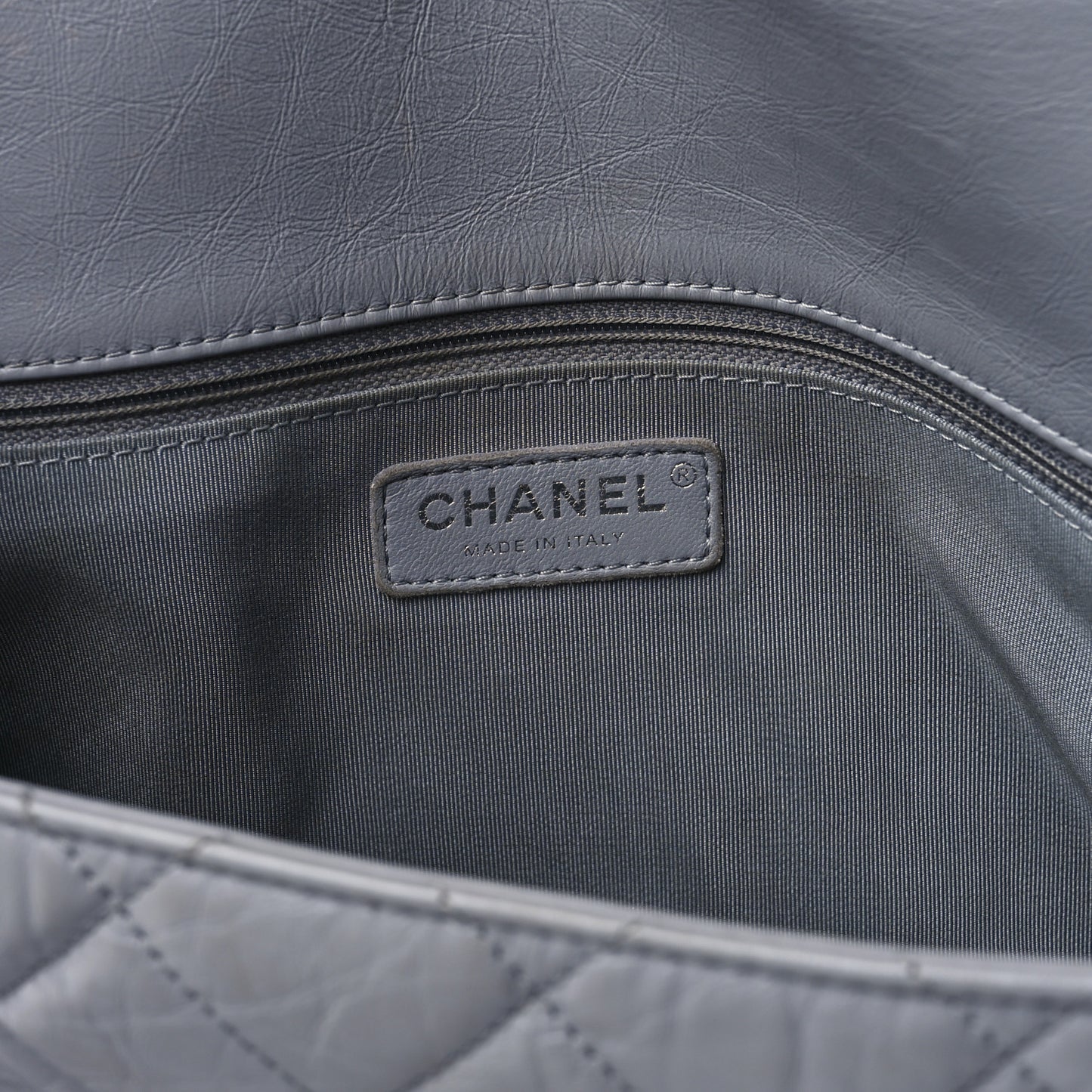 Crumpled Calfskin Large Chain All Over Flap Grey