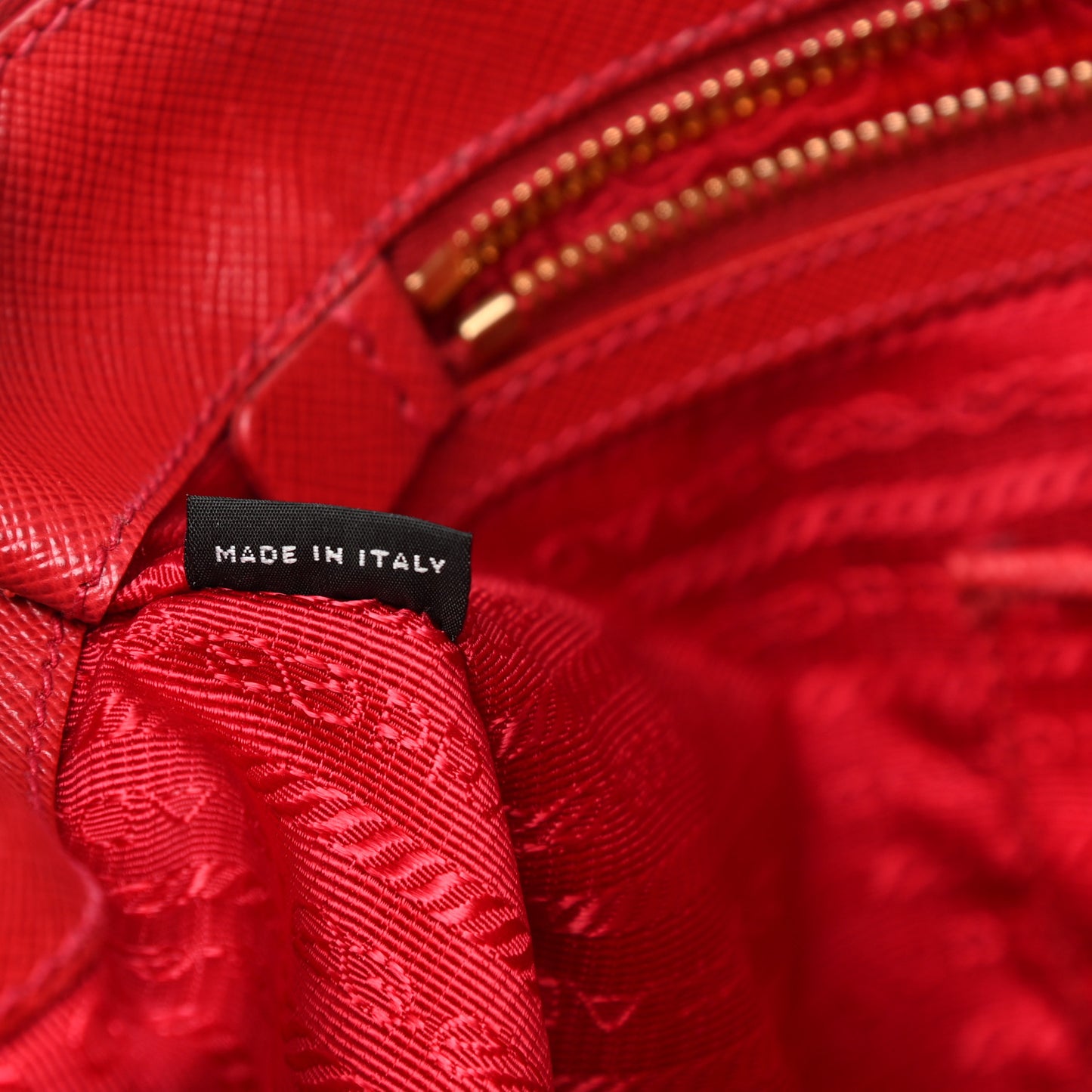 Saffiano Medium Galleria Double Zip Tote Fuoco