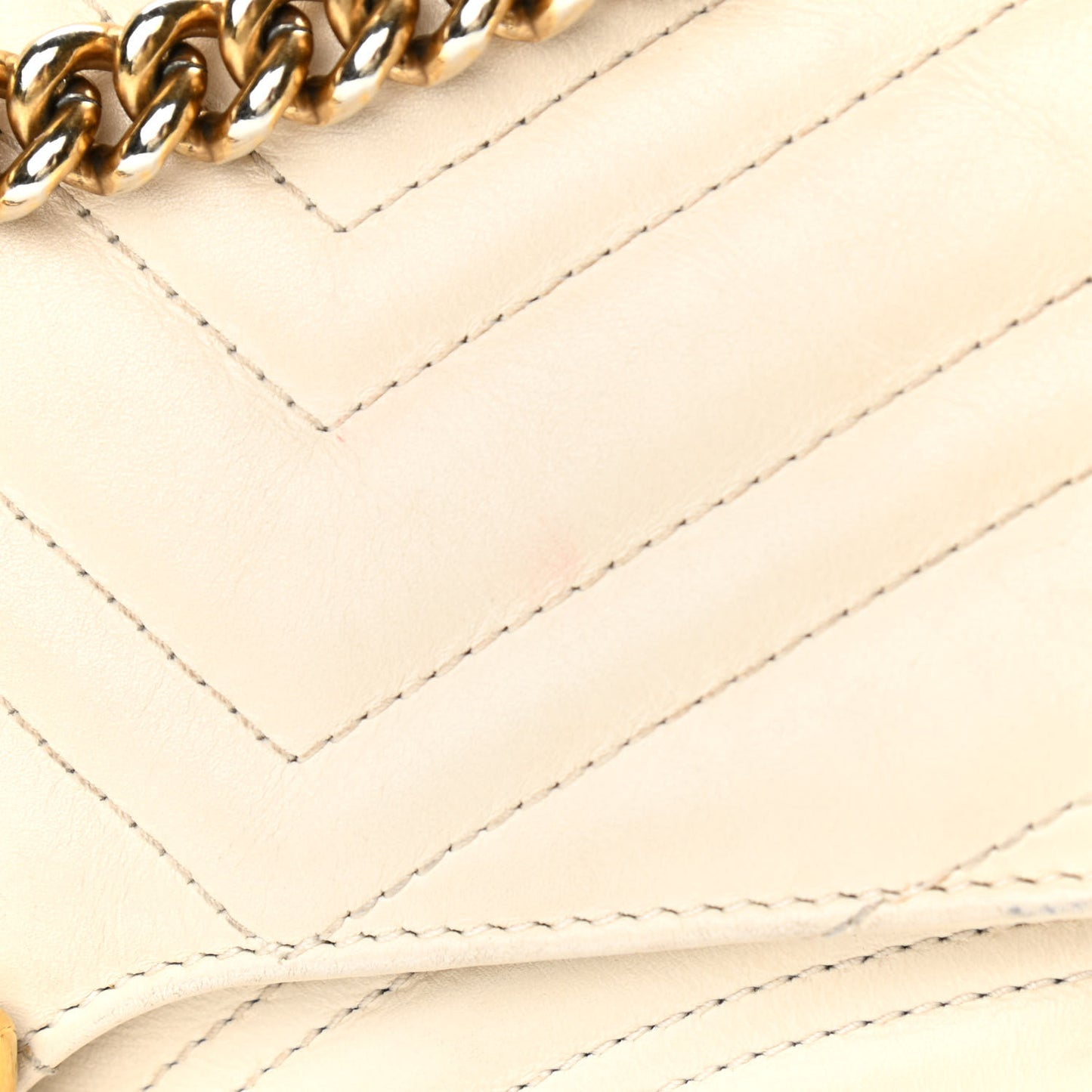 Calfskin Matelasse Medium GG Marmont Shoulder Bag White