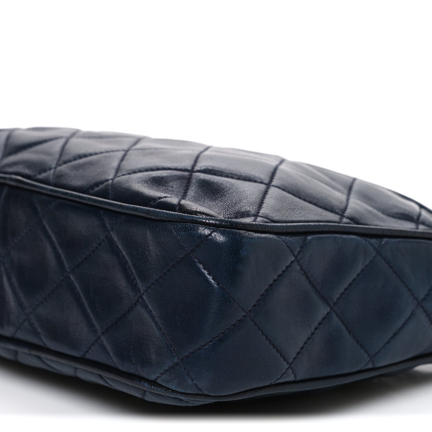 シャネル ポシェット Chanel Lambskin Quilted CC Tassel Camera Case Navy 1873613