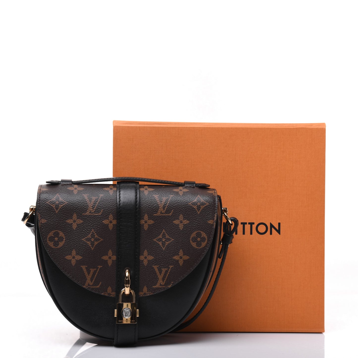 Reverse Monogram Chantilly Lock Black
