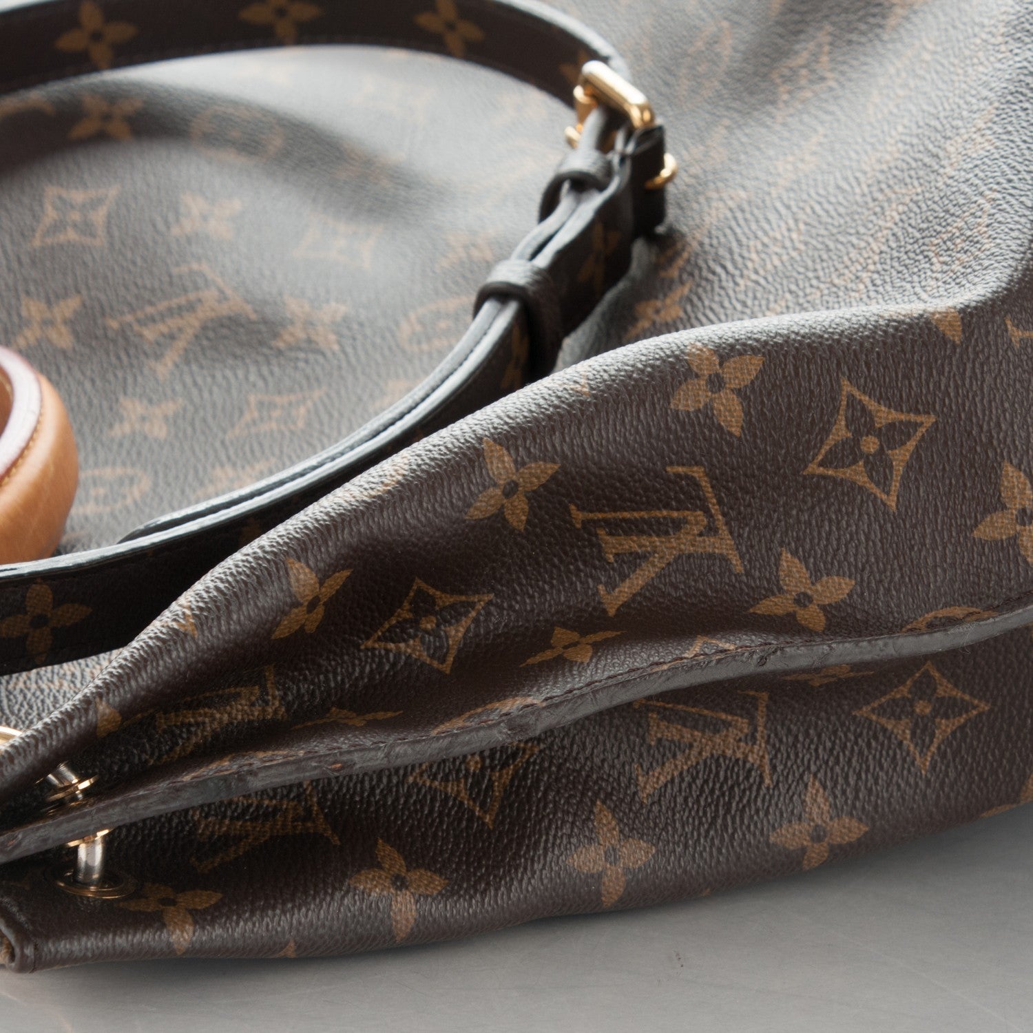 Louis Vuitton Monogram Metis 10 of 15