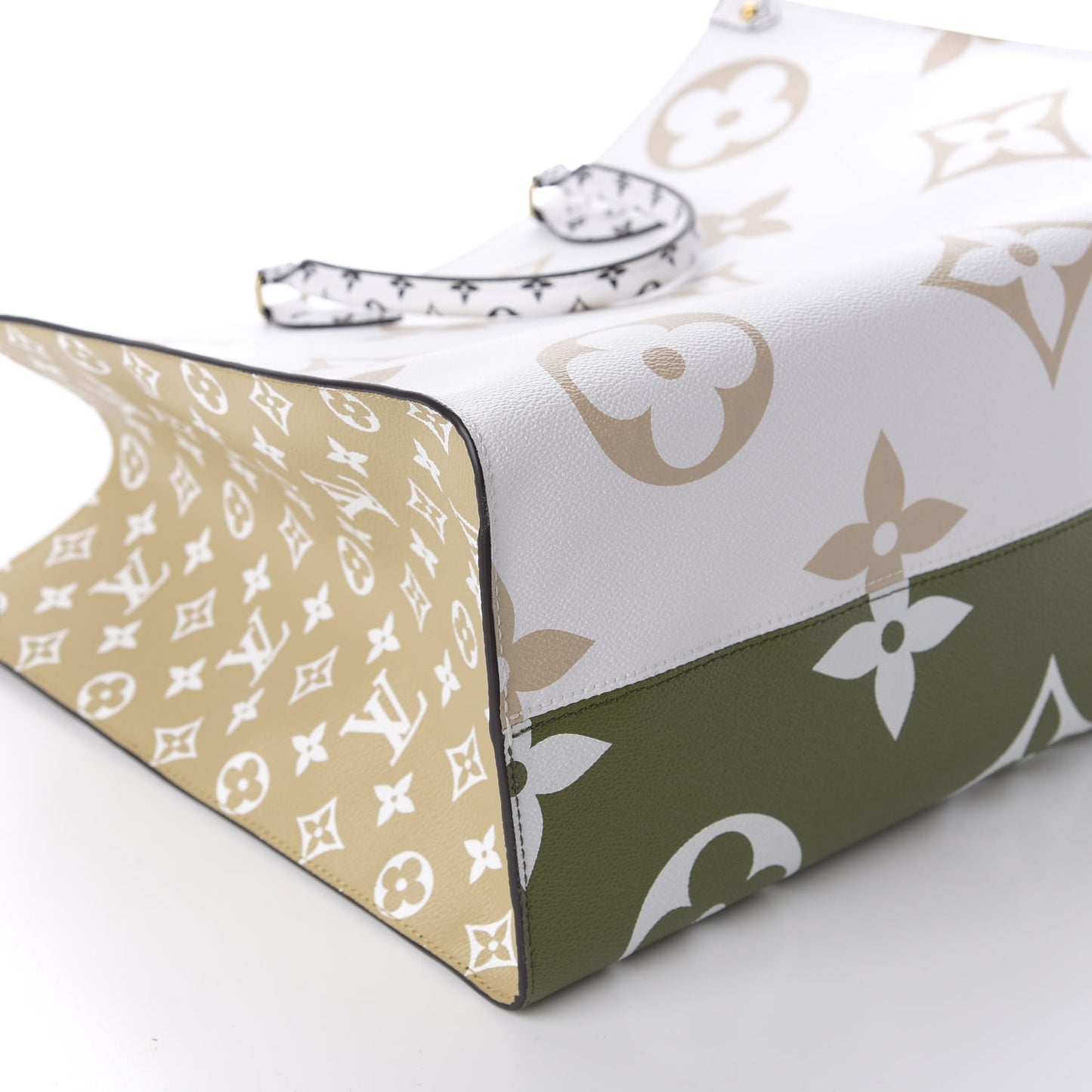 Monogram Giant Onthego GM Kaki Beige
