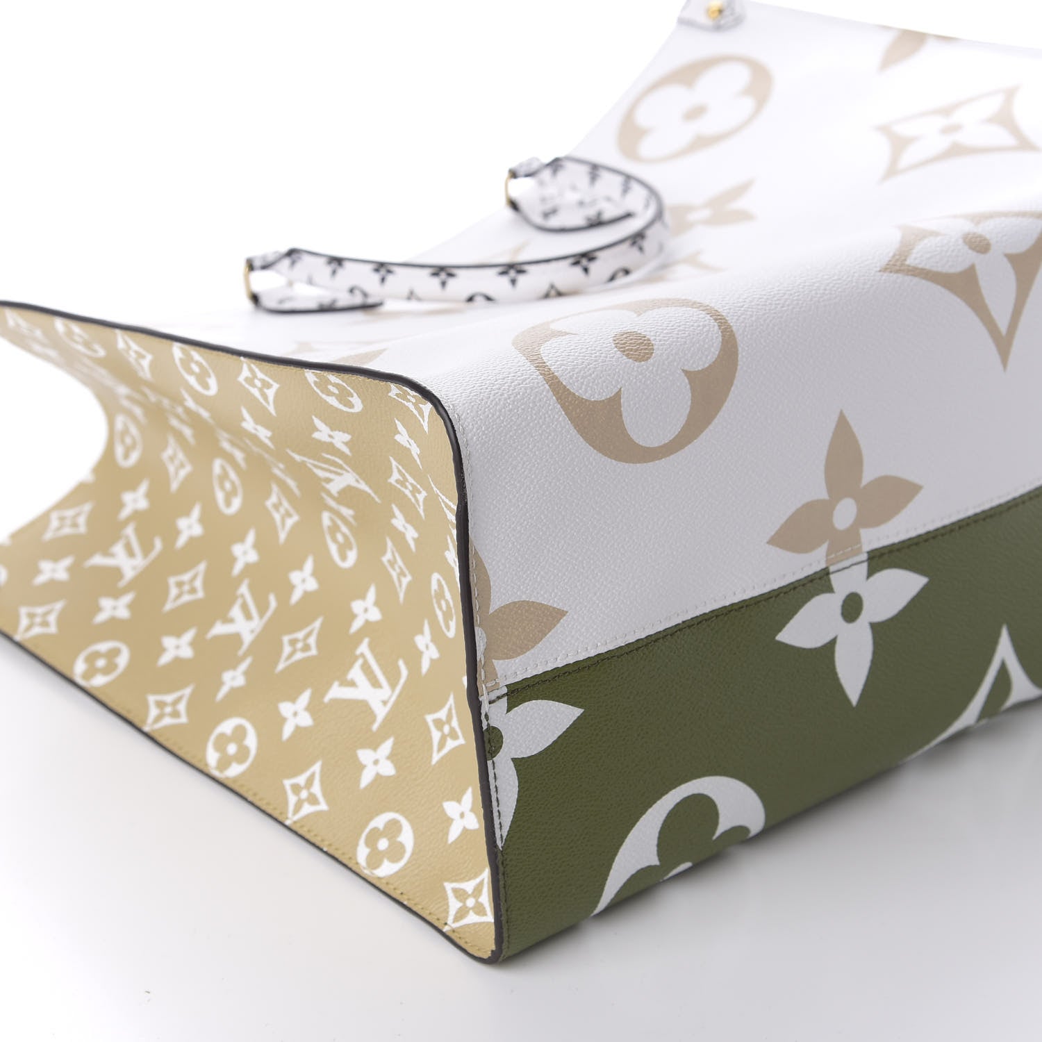 Louis Vuitton Monogram Giant Onthego GM Kaki Beige 7 of 18
