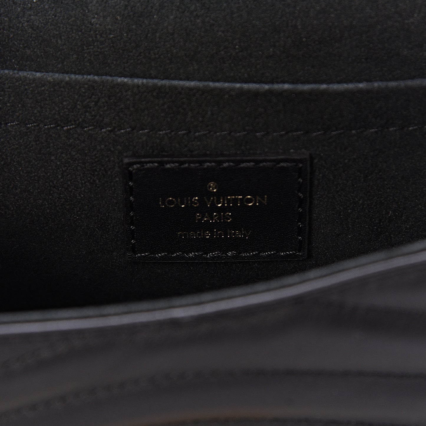 Calfskin New Wave Chain PM Black