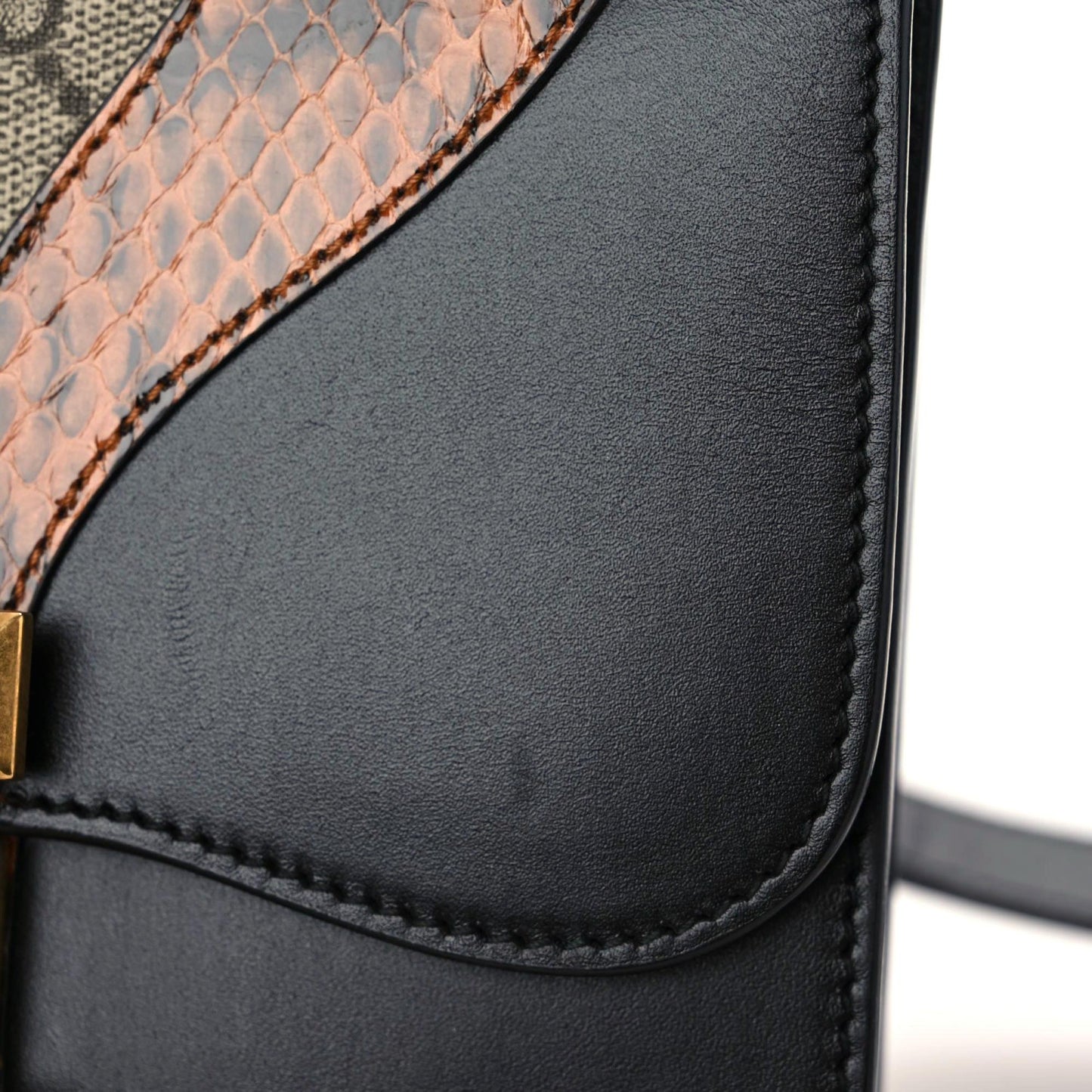 Nappa Elaphe GG Supreme Monogram Medium Osiride Shoulder Bag Black Bright Cuir Beige Ebony