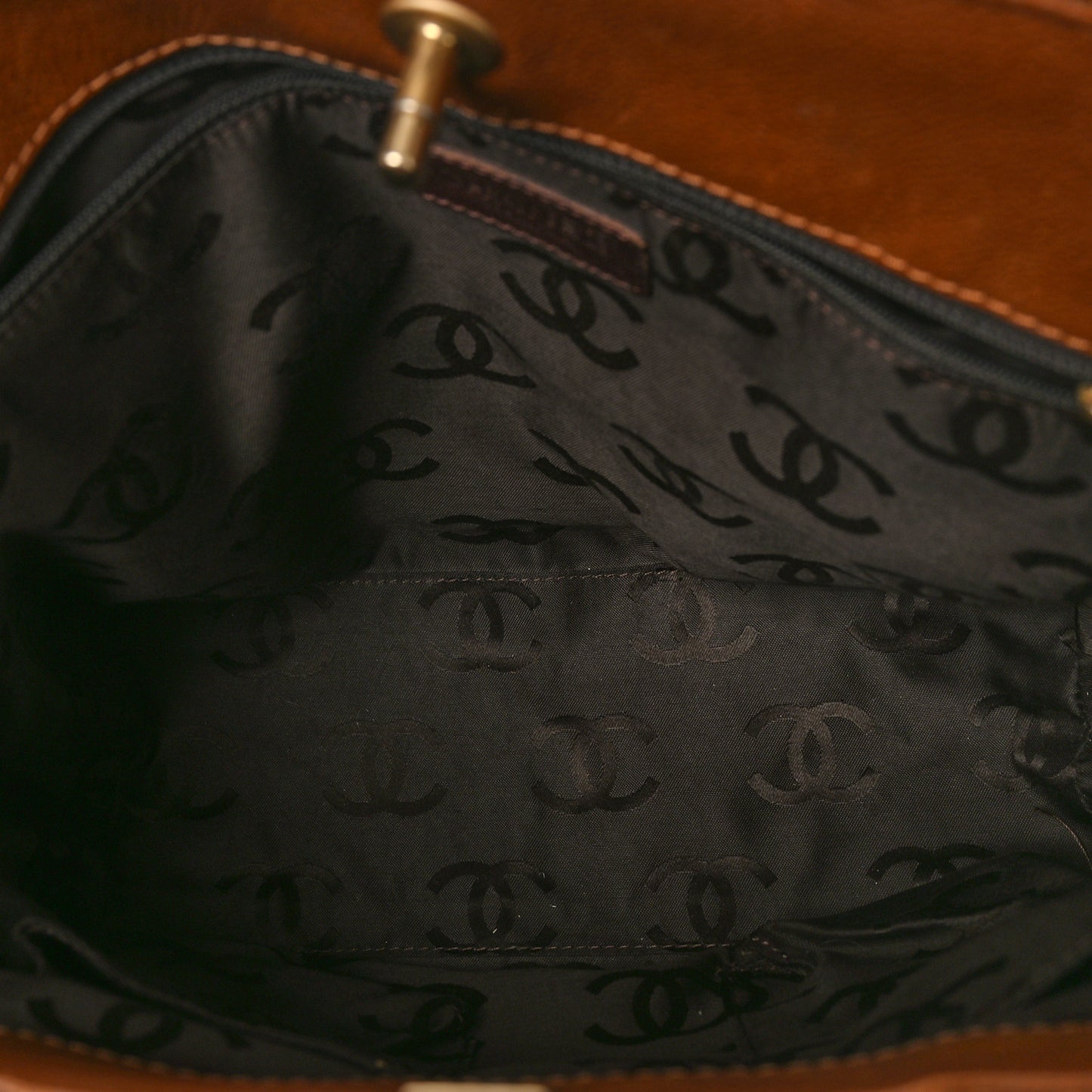 Caviar Shoulder Bag Brown