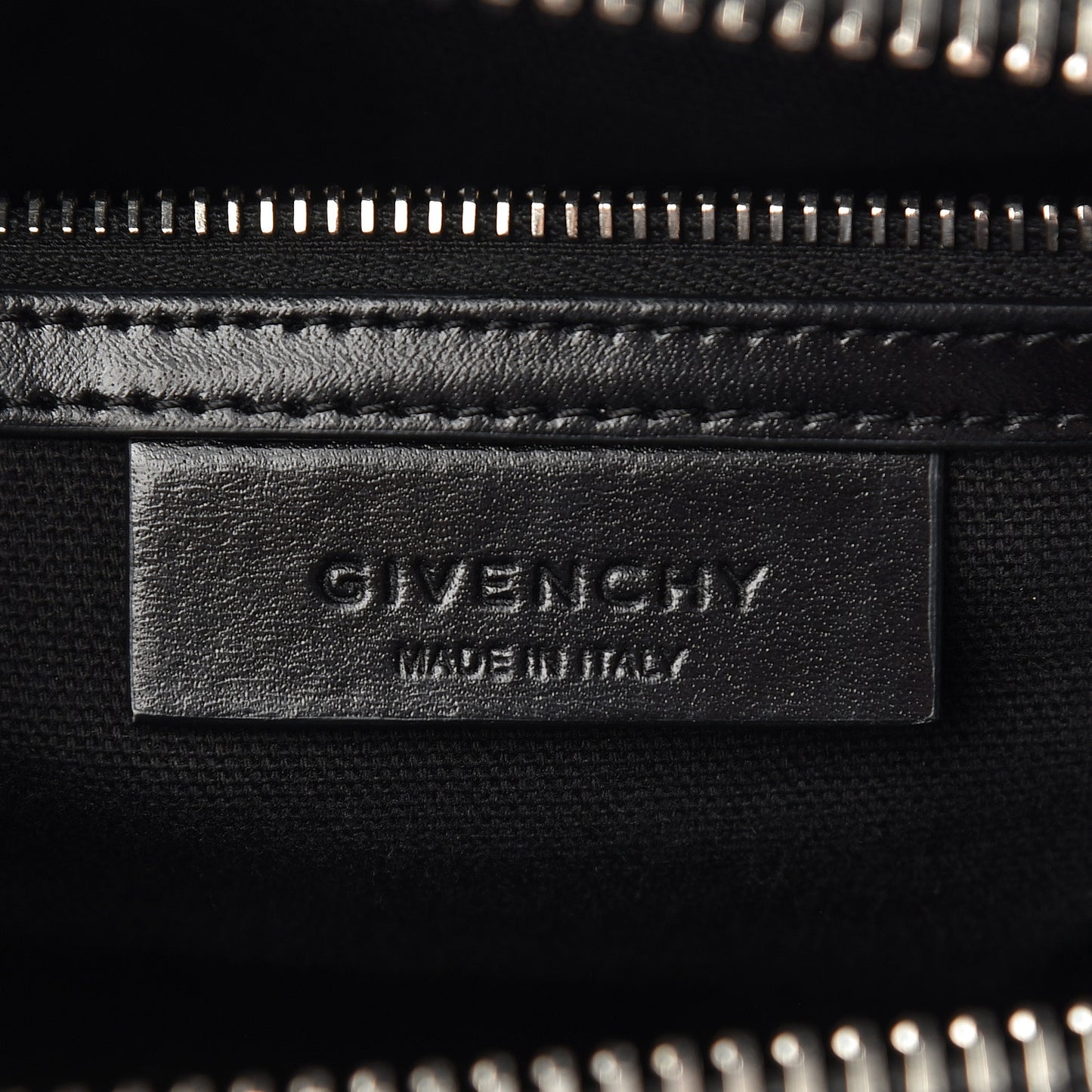 Shiny Lord Calfskin Medium Antigona Black
