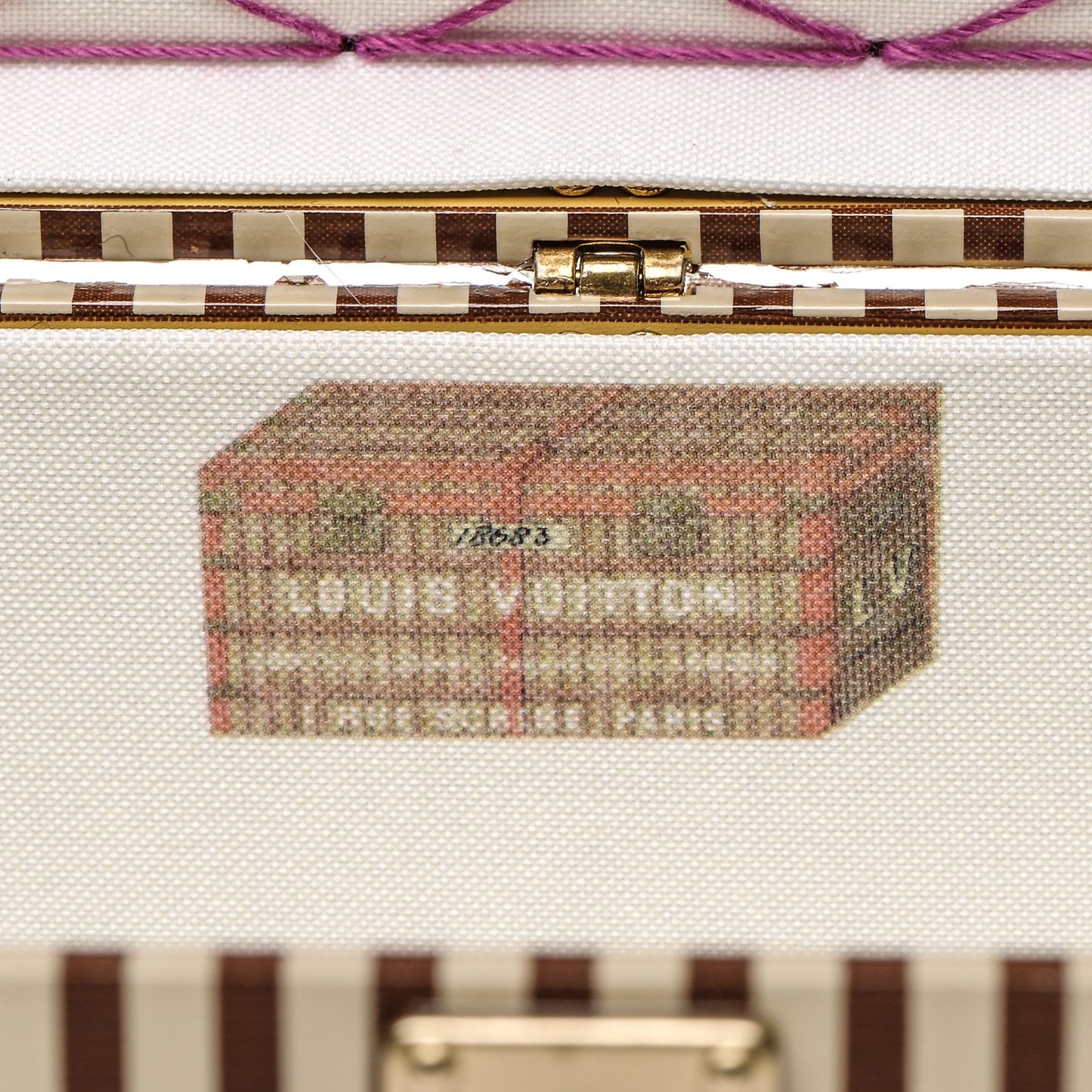 Birthday Malle Courrier Trunk Paperweight