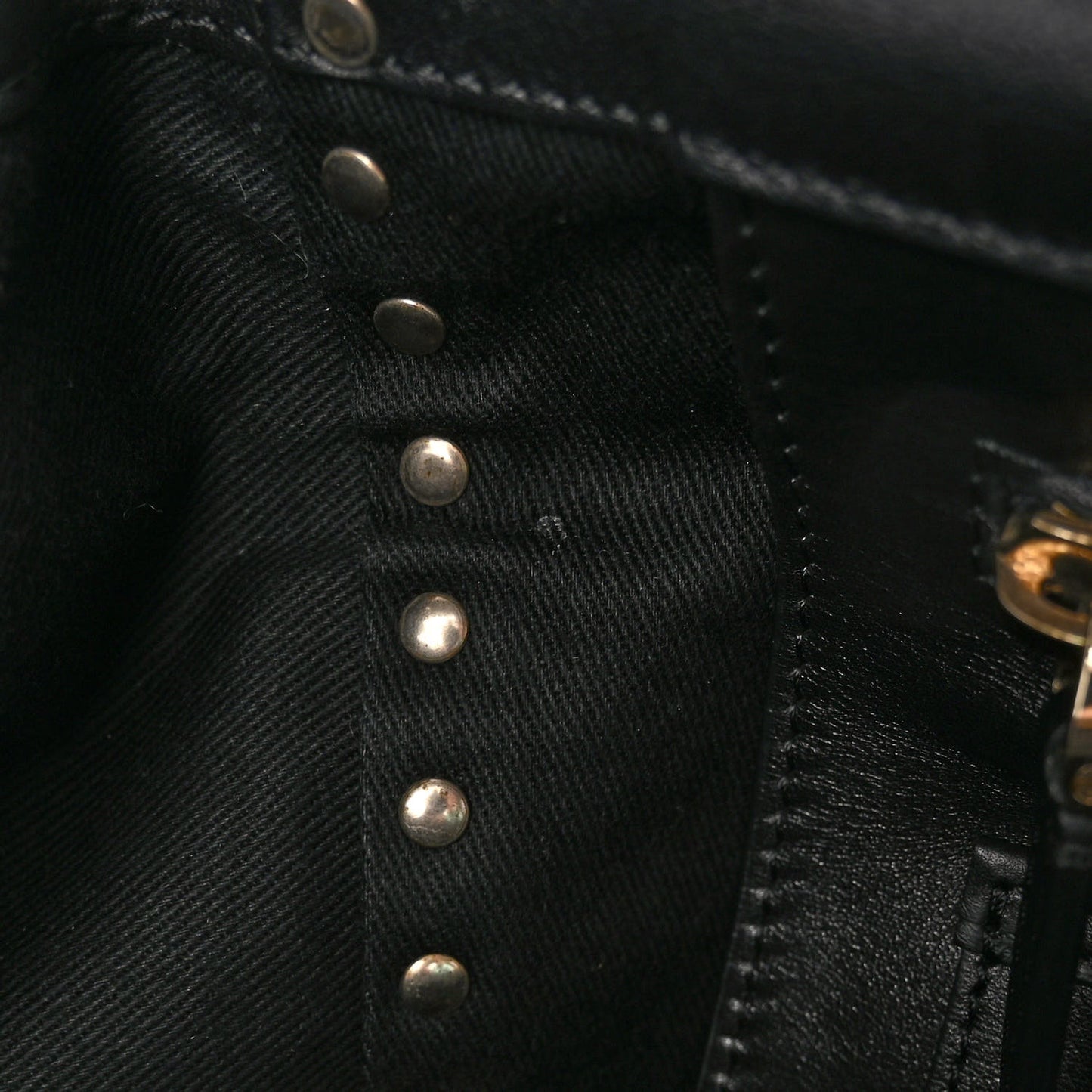 Vitello Medium Rockstud Tote Black