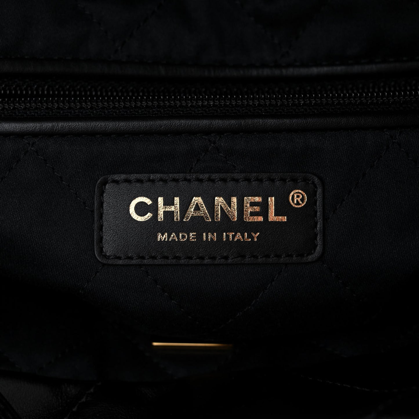 Shiny Calfskin Patent Quilted Small Chanel 22 Black