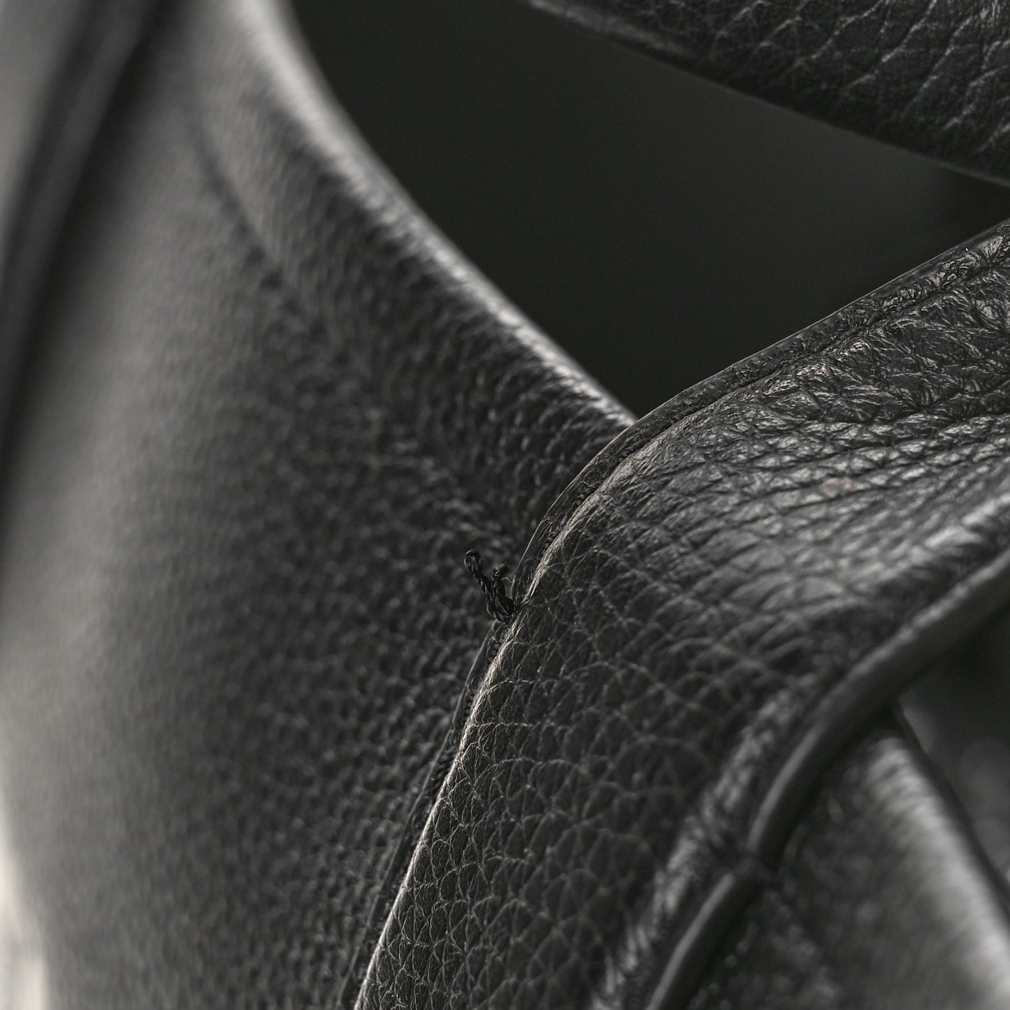 Grained Calfskin Medium The Tote Bag Black