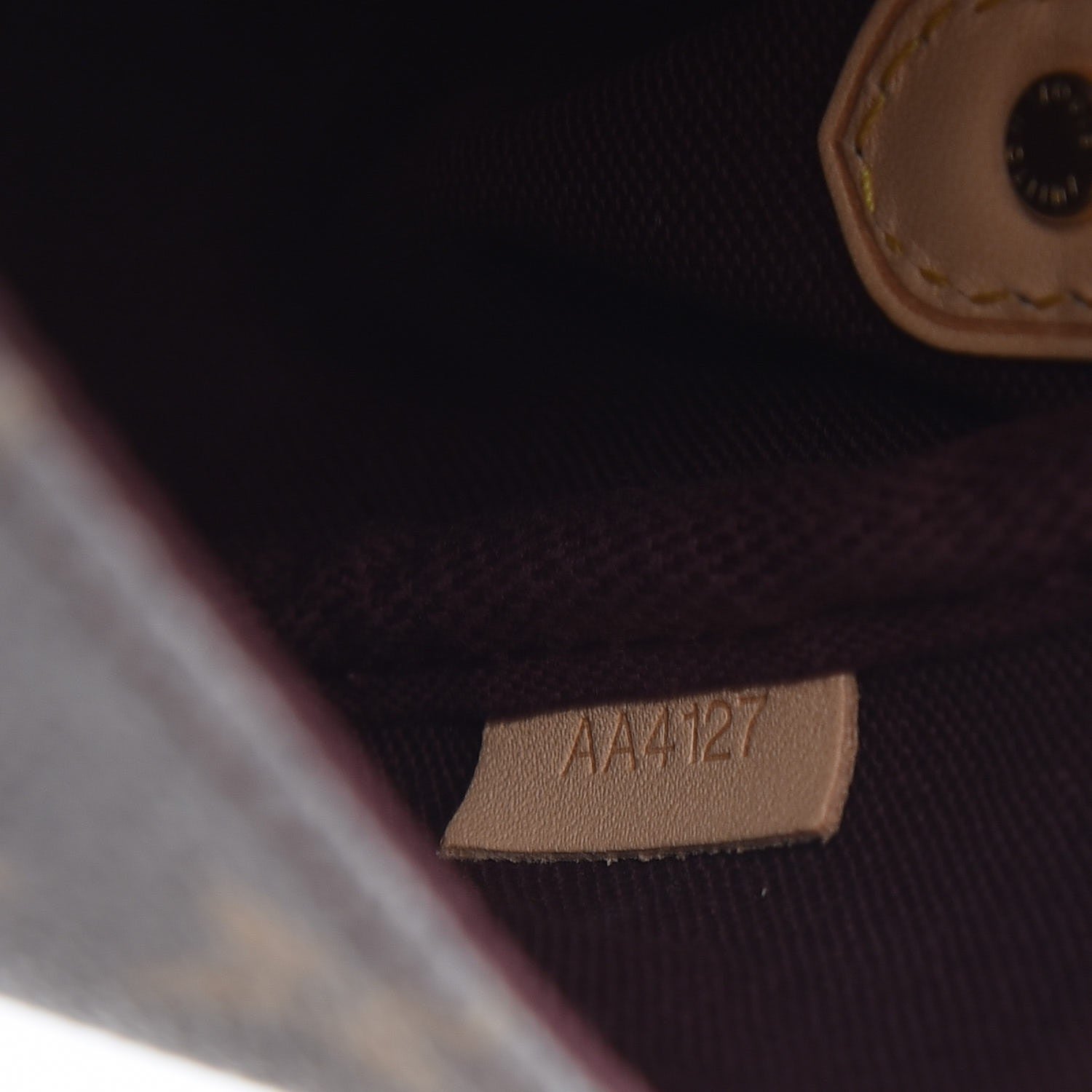 Louis Vuitton Monogram Favorite PM 7 of 7