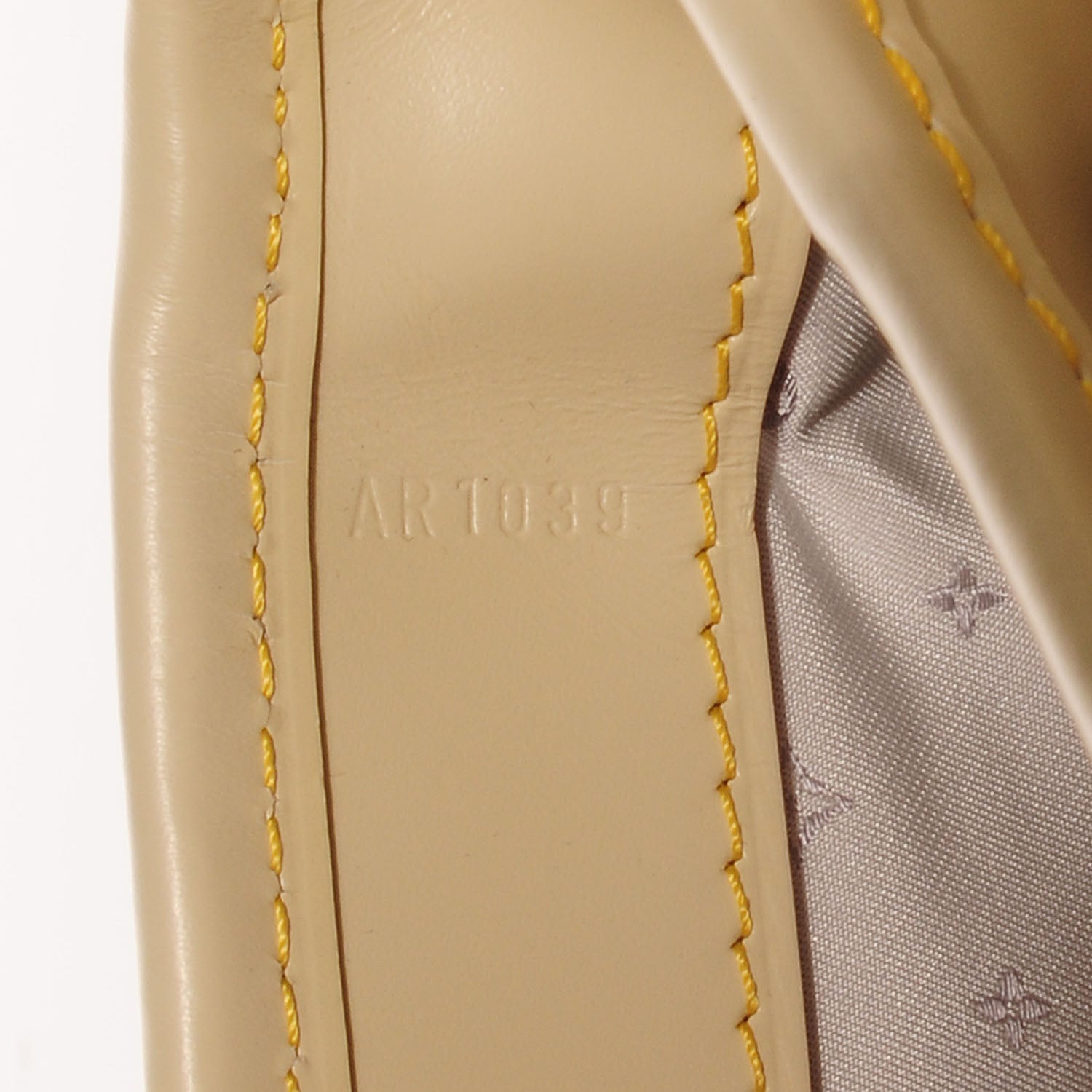 Louis Vuitton Suhali L'Essentiel White 6 of 7