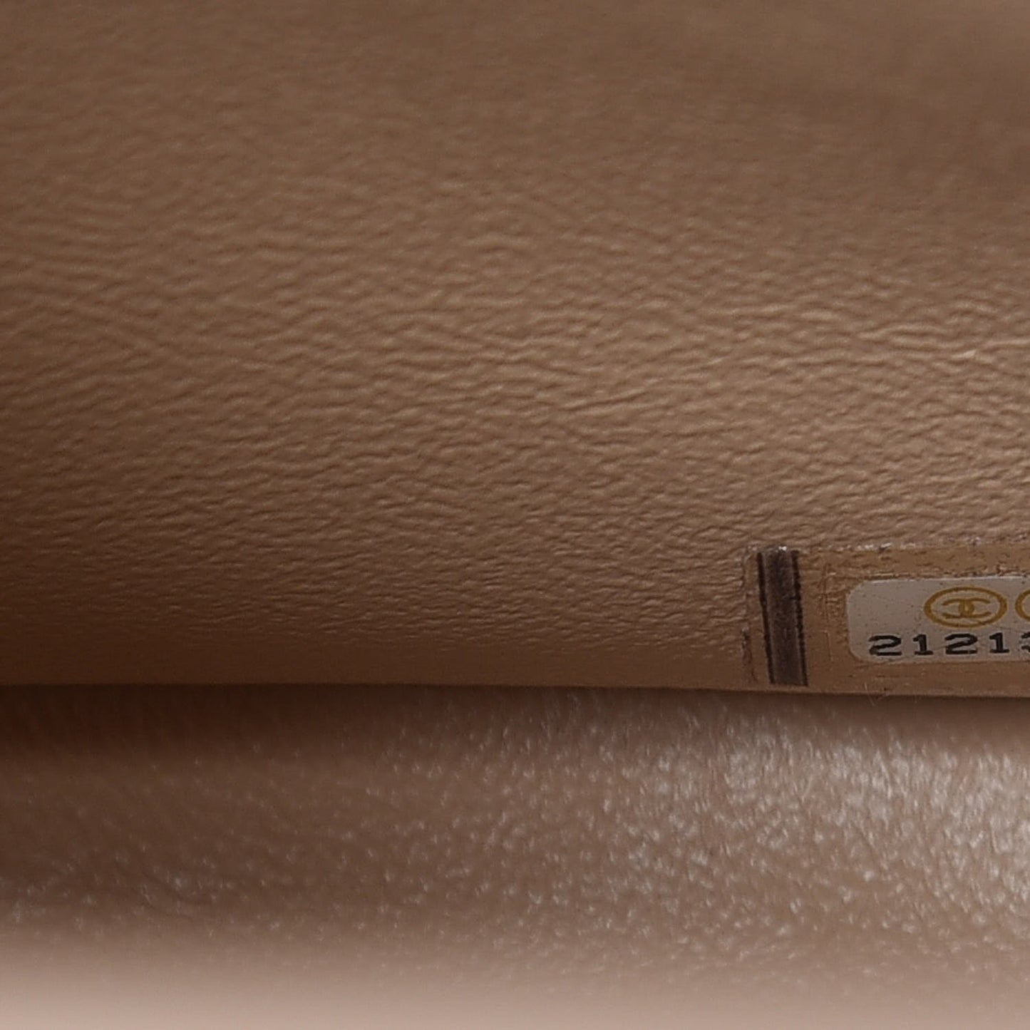 Caviar Quilted Jumbo Double Flap Beige Clair