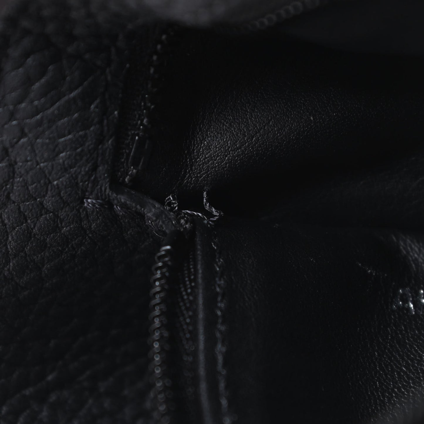 Taurillon Capucines BB Matte Black