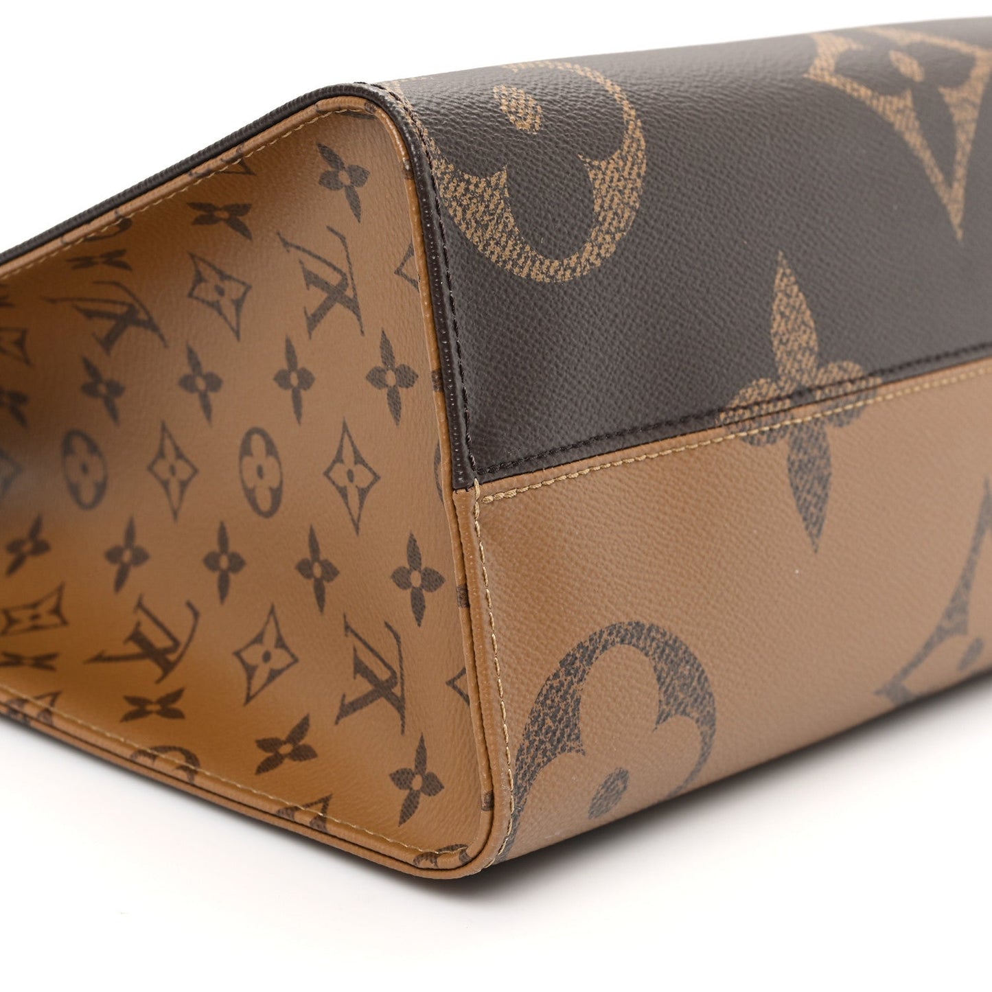 Reverse Monogram Giant Onthego MM