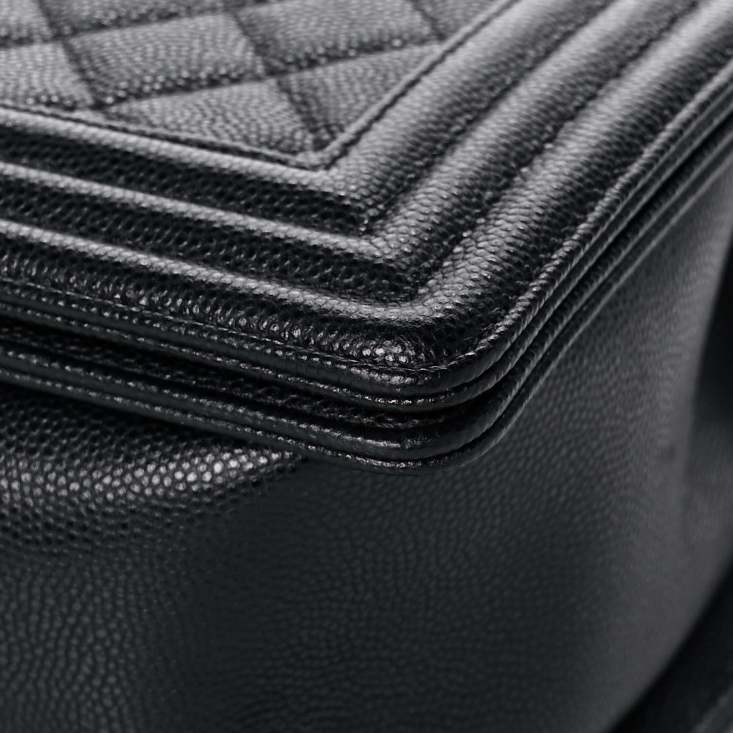 Caviar Quilted New Medium Boy Flap Black