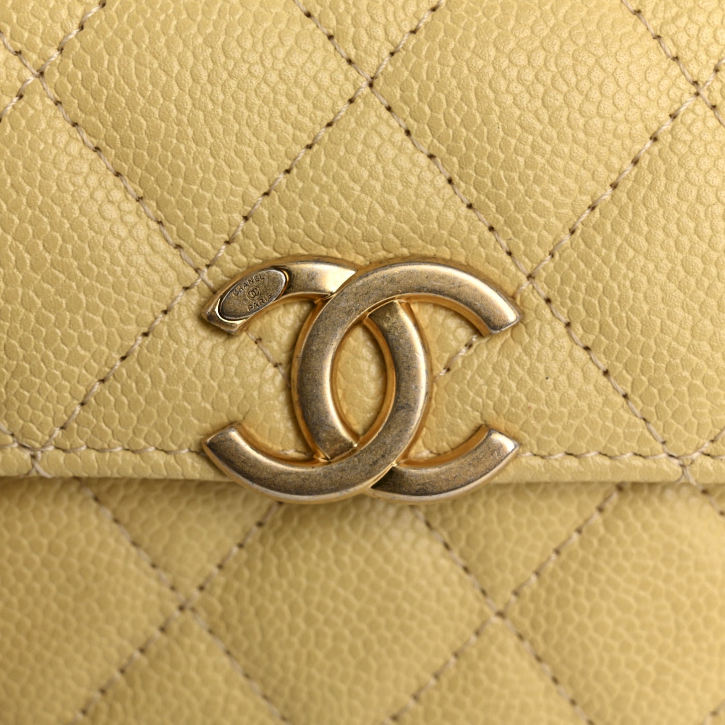 Shiny Caviar Quilted Chain Melody Card Holder On Chain Yellow