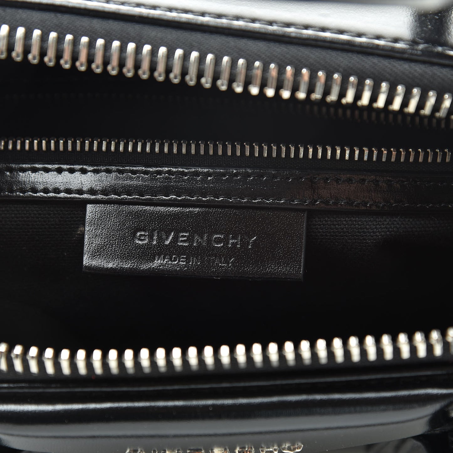 Shiny Lord Calfskin Small Antigona Black