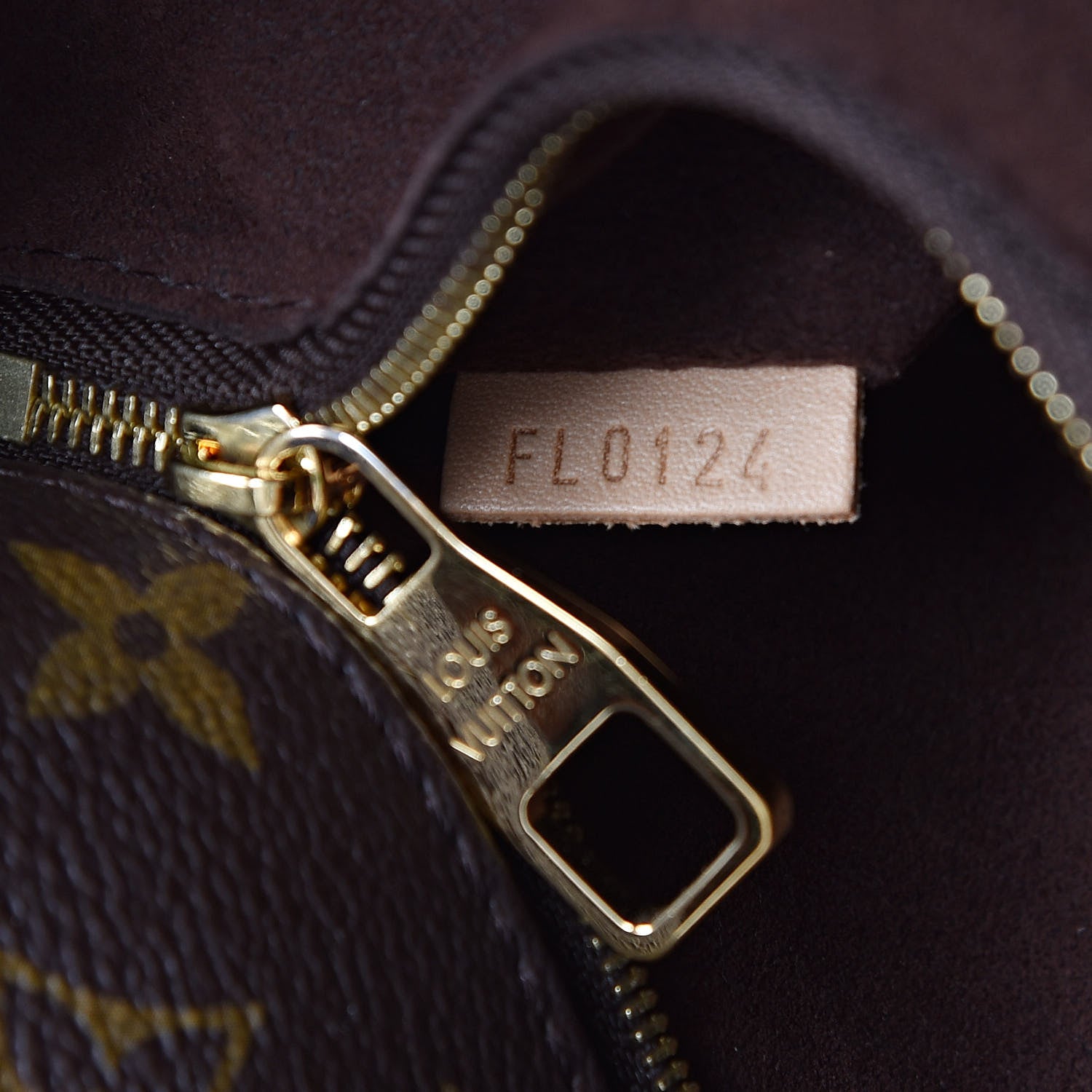Louis Vuitton Monogram Metis 7 of 10