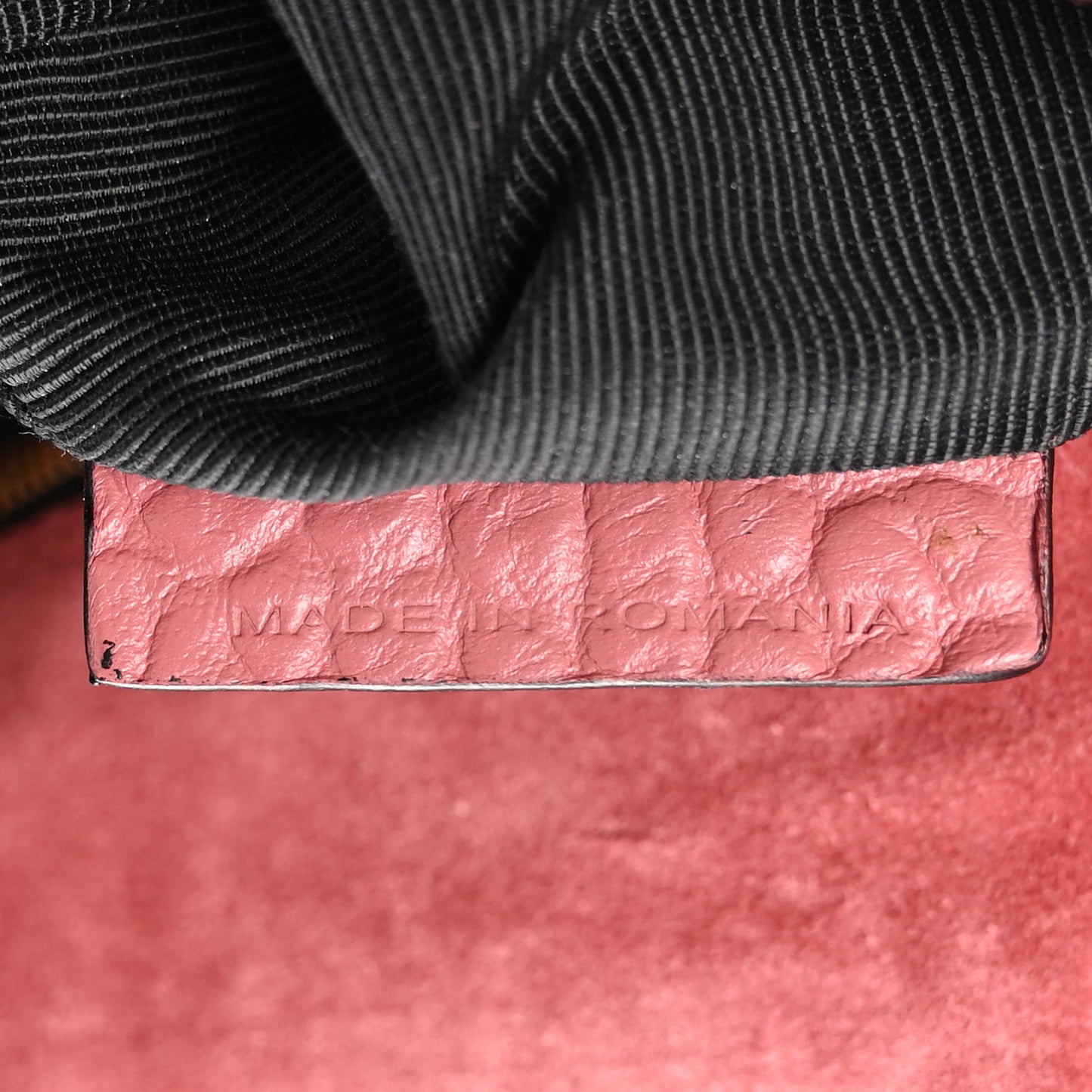 Signature Grain Mildenhall Crossbody Bag Pink