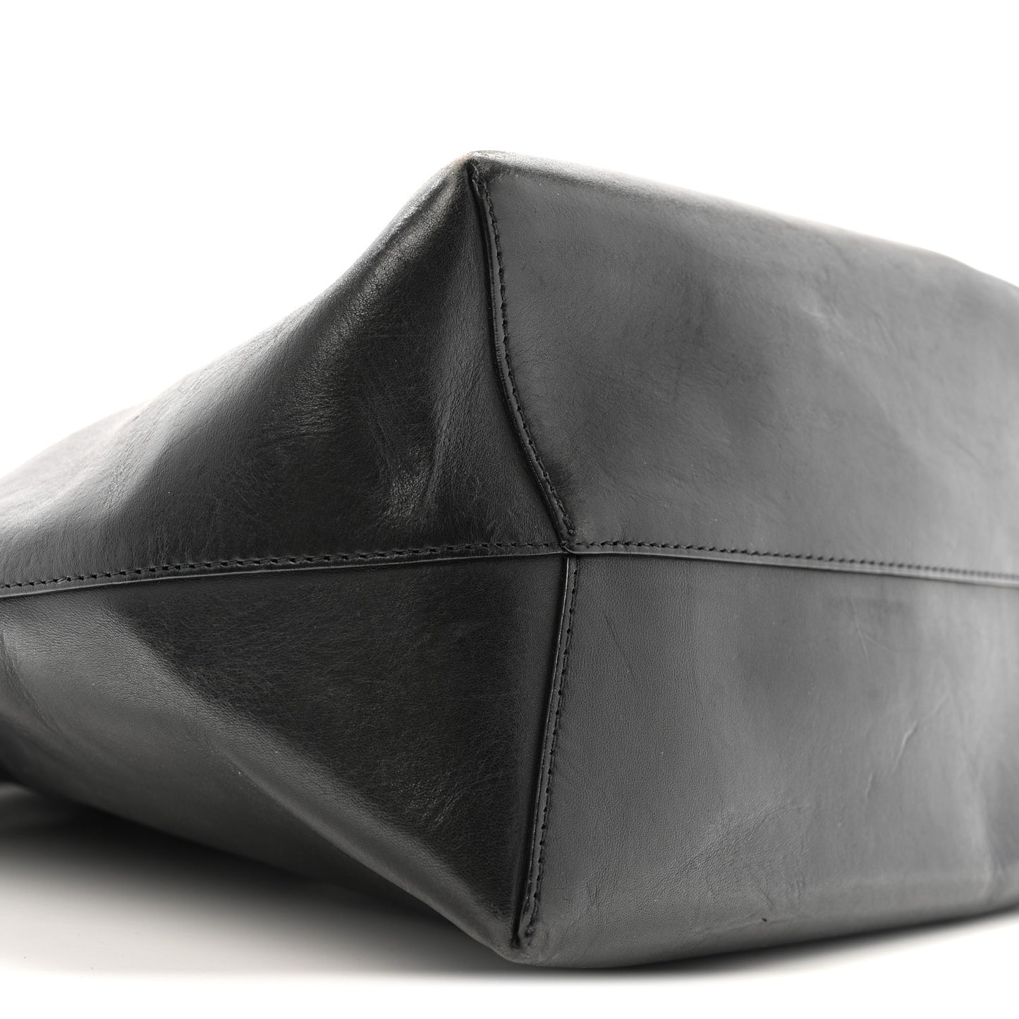Vegetable Tanned Calfskin Bucket Bag Black Flamma