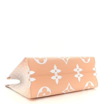 Louis Vuitton Monogram Giant By The Pool Onthego GM Brume 4 of 11
