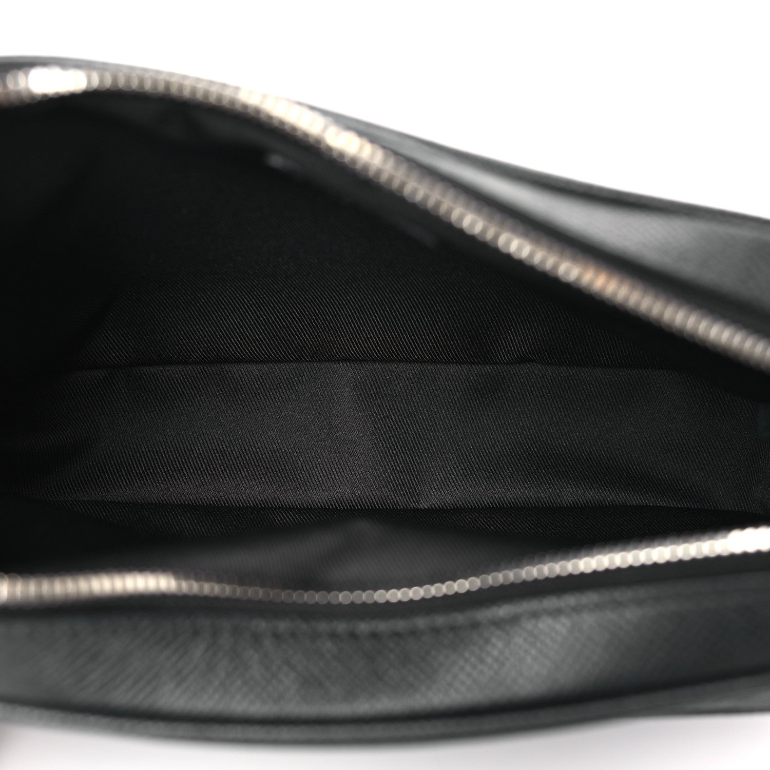 Louis Vuitton Taiga Outdoor Messenger PM Black 5 of 8