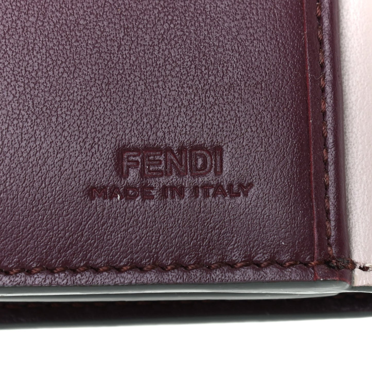 Vitello Century Bi-Color Peekaboo Compact Wallet Grigio Polvere Bordeaux