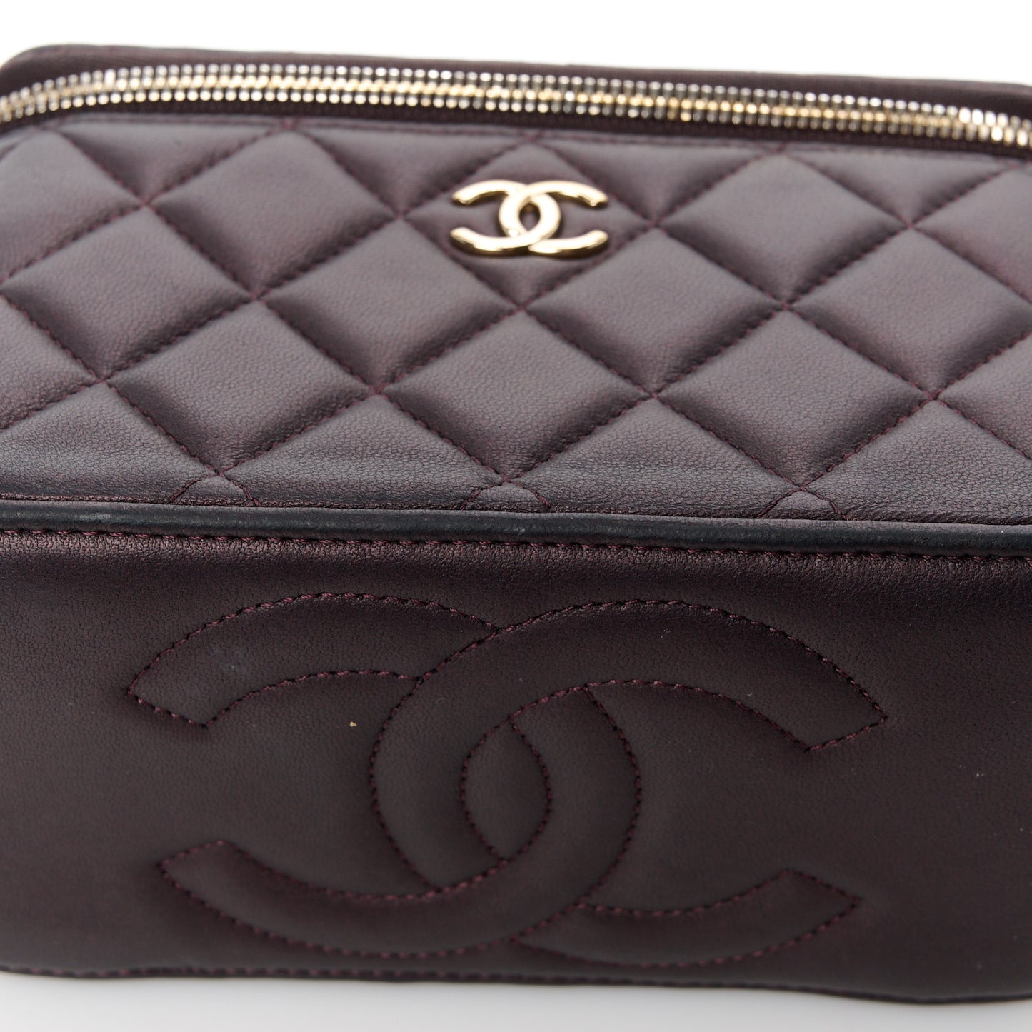 Iridescent Lambskin Quilted Small Top Handle Vanity Case With Chain Burgundy
