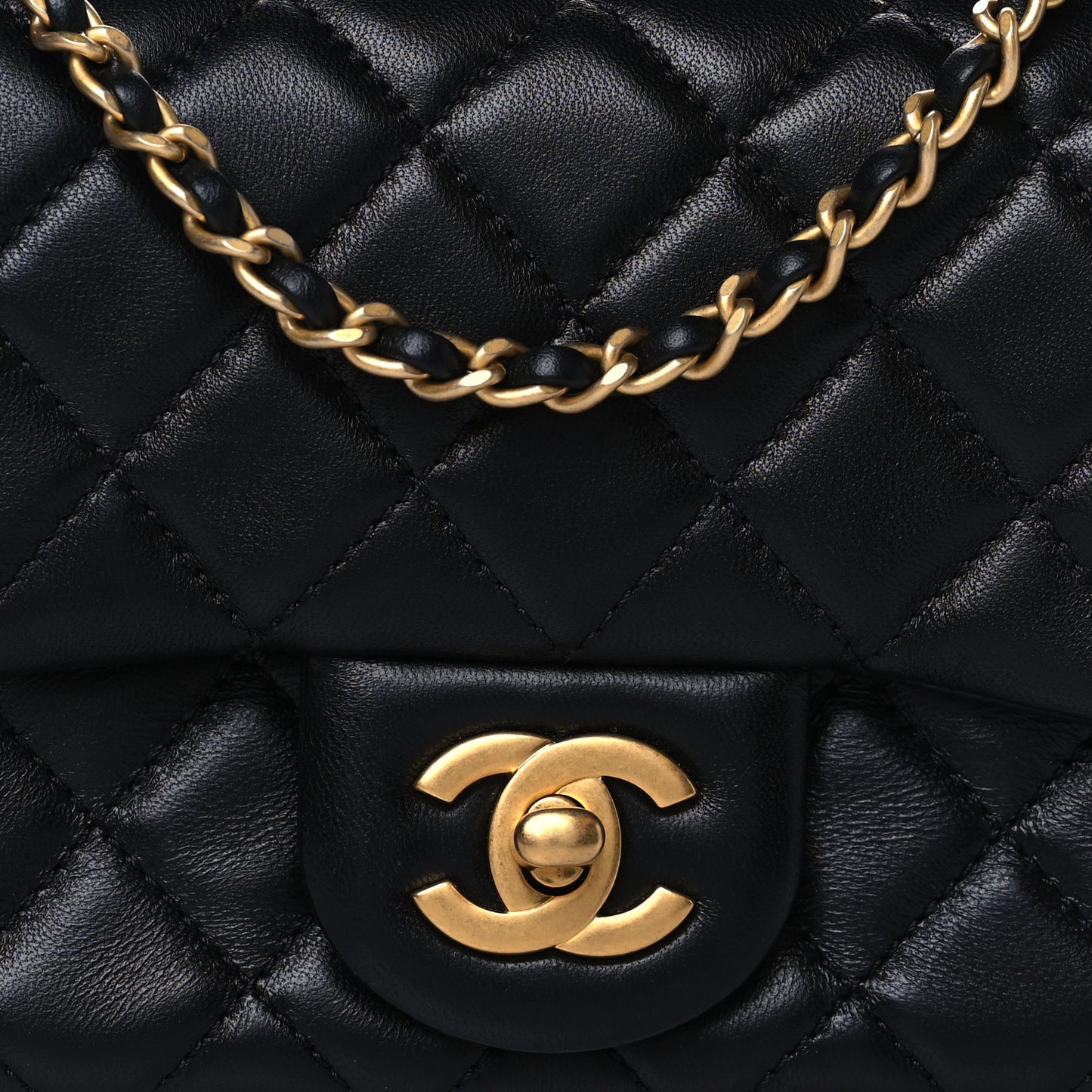 Lambskin Quilted Mini Pearl Crush Flap Black