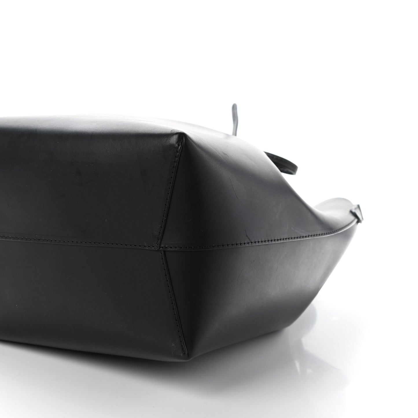 Vegetable Tanned Calfskin Bucket Bag Black Flamma