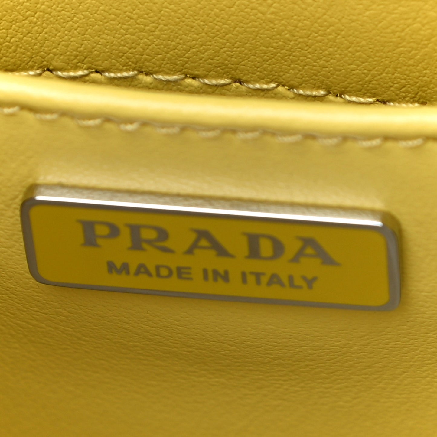 Spazzolato Metal Triangle Logo Small Double Handle Crossbody Tote Giallo Black