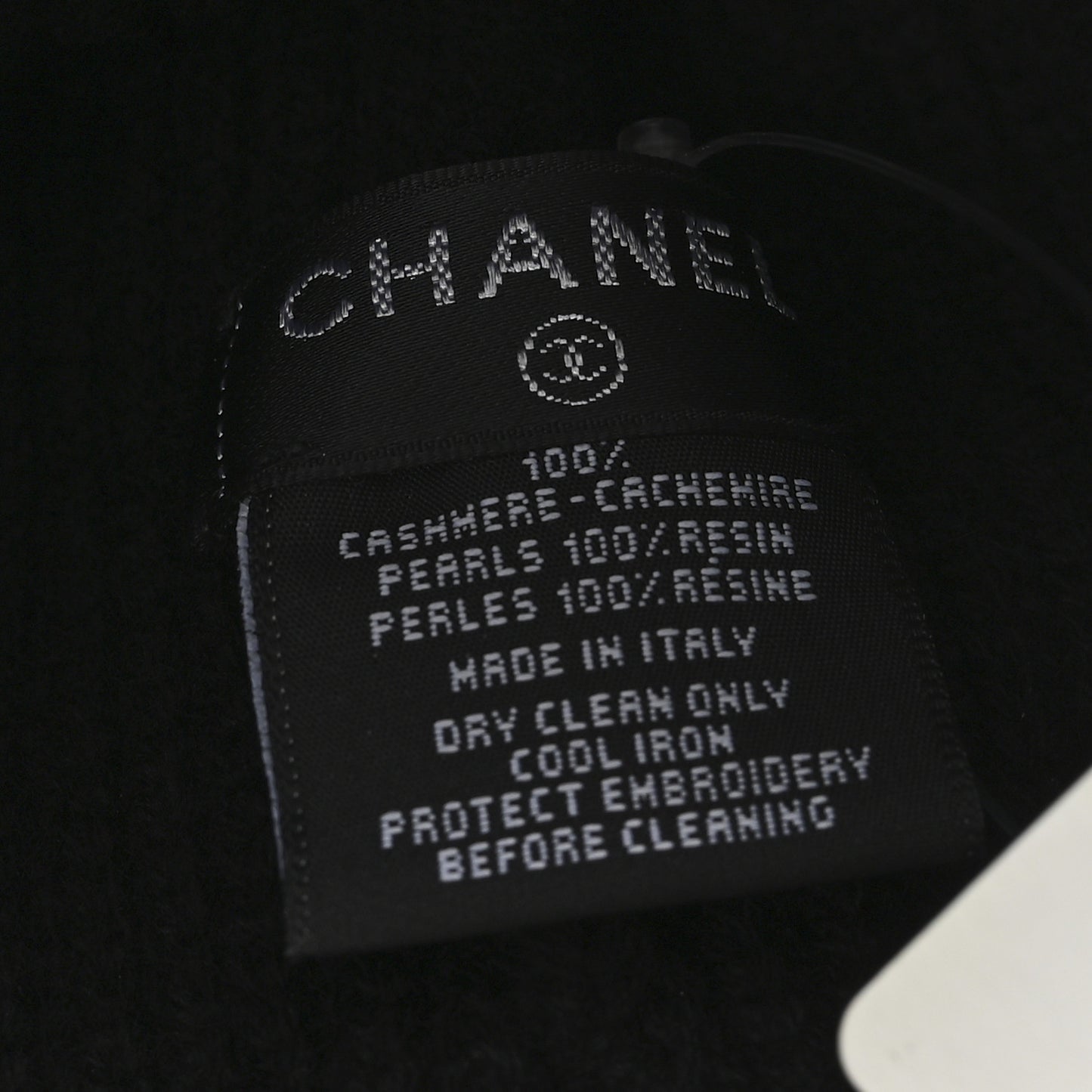 Cashmere Logo Beanie Hat Black White