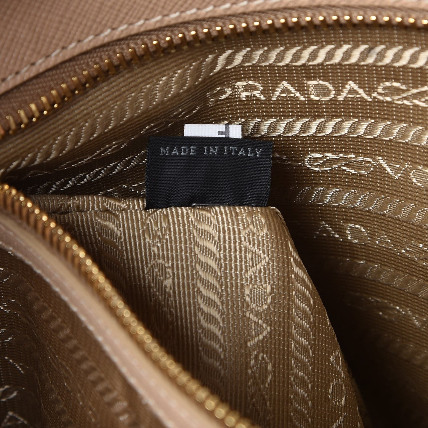 Saffiano Large Galleria Double Zip Tote Sabbia