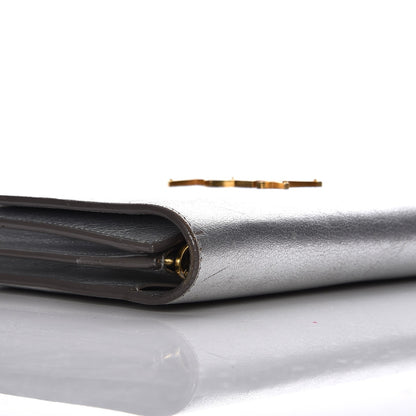 Saint Laurent Grained Metallic Calfskin Monogram Chain Wallet Argento 18 of 19