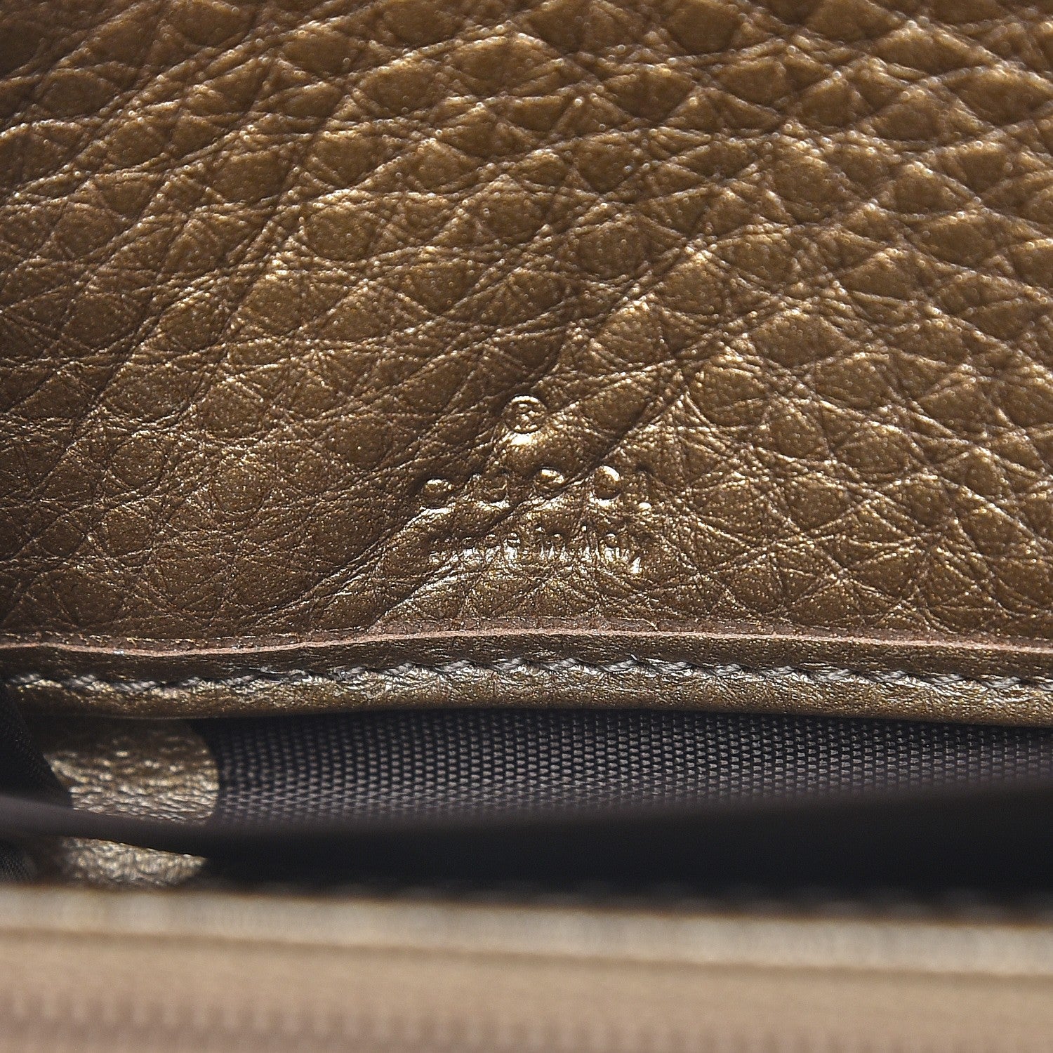 Gucci Metallic Pebbled Calfskin Soho Zip Around Wallet Golden Beige 6 of 8