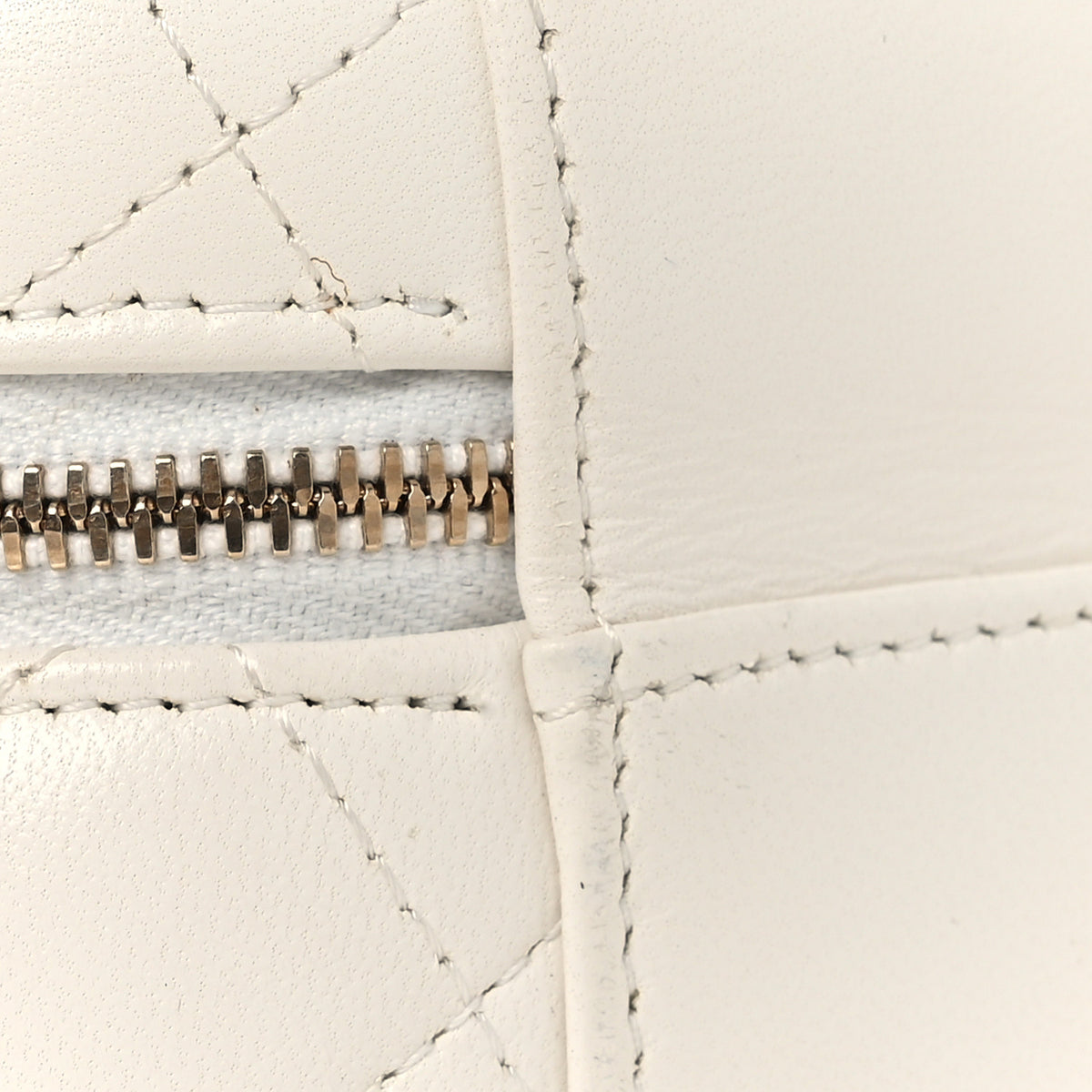 Lambskin Quilted Ruched Handle Vanity Case White