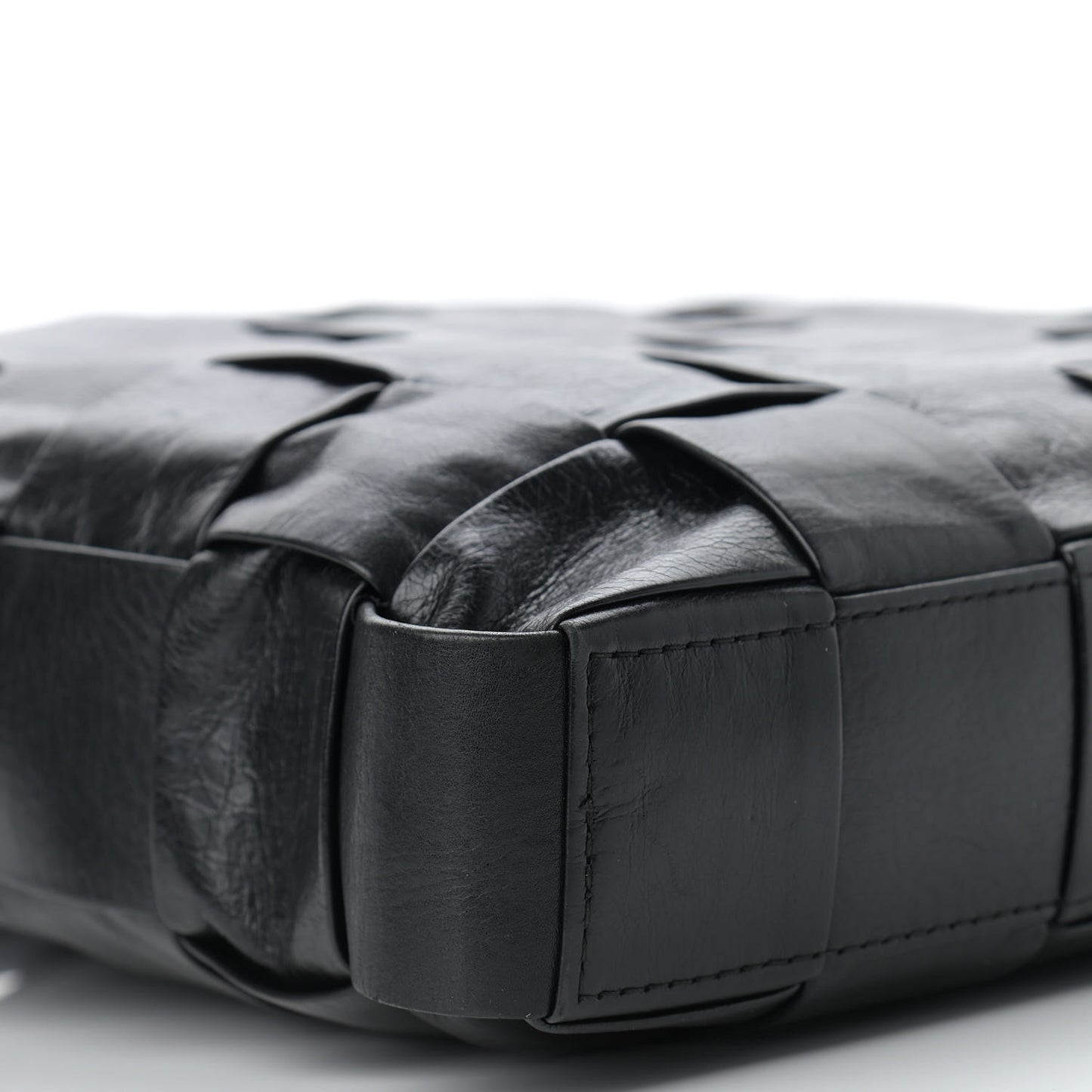 Paper Calfskin Maxi Intrecciato Cassette Messenger Black