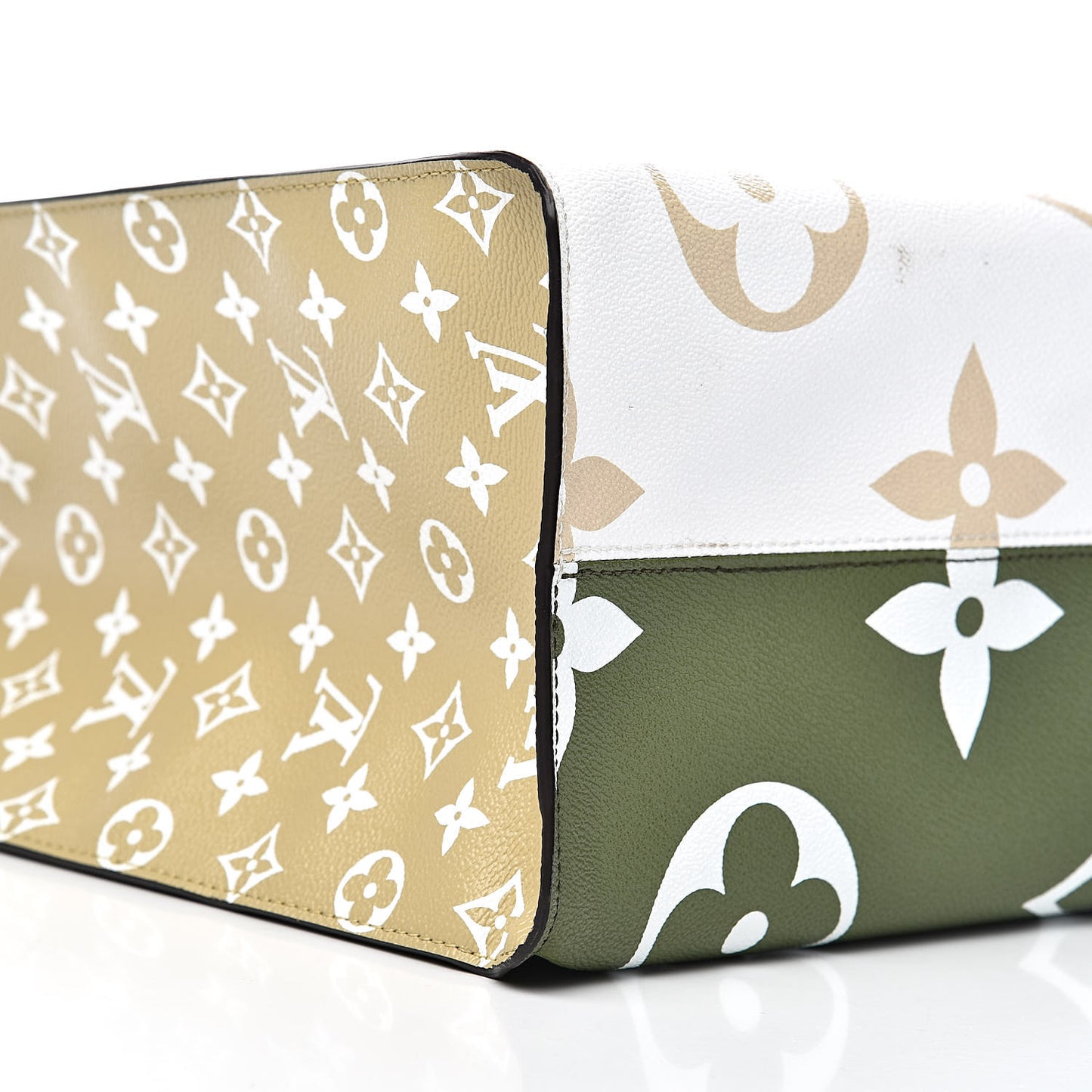 Monogram Giant Onthego GM Kaki Beige