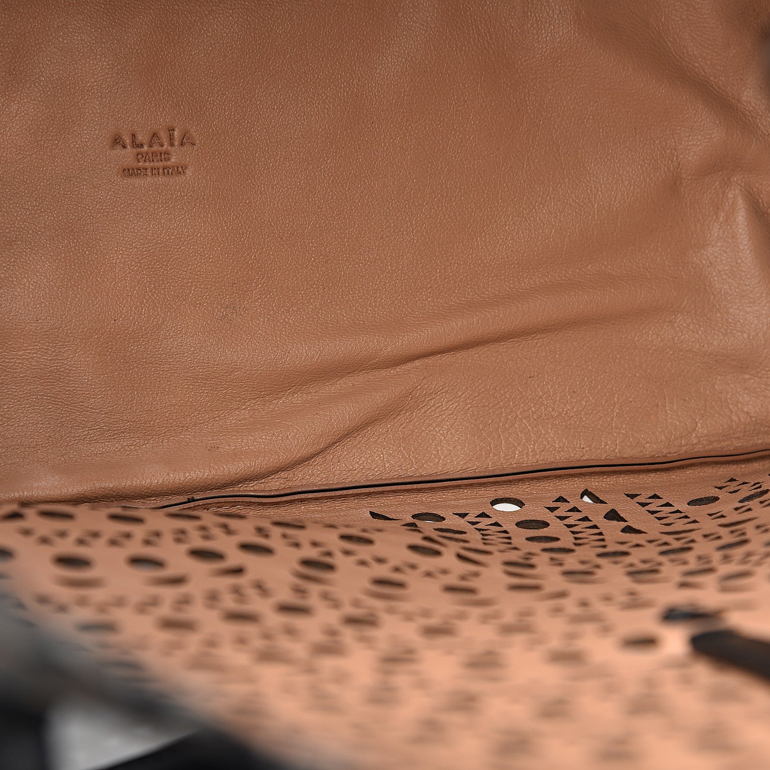 Alaia Lux Calfskin Vienne Wave 32 Bag Black 10 of 13