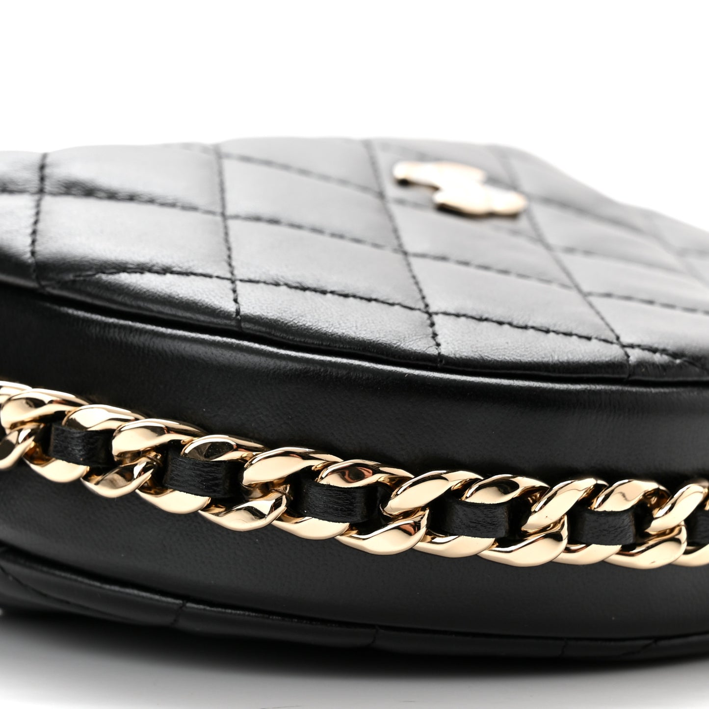 Quilted Chain Around Pouch Black