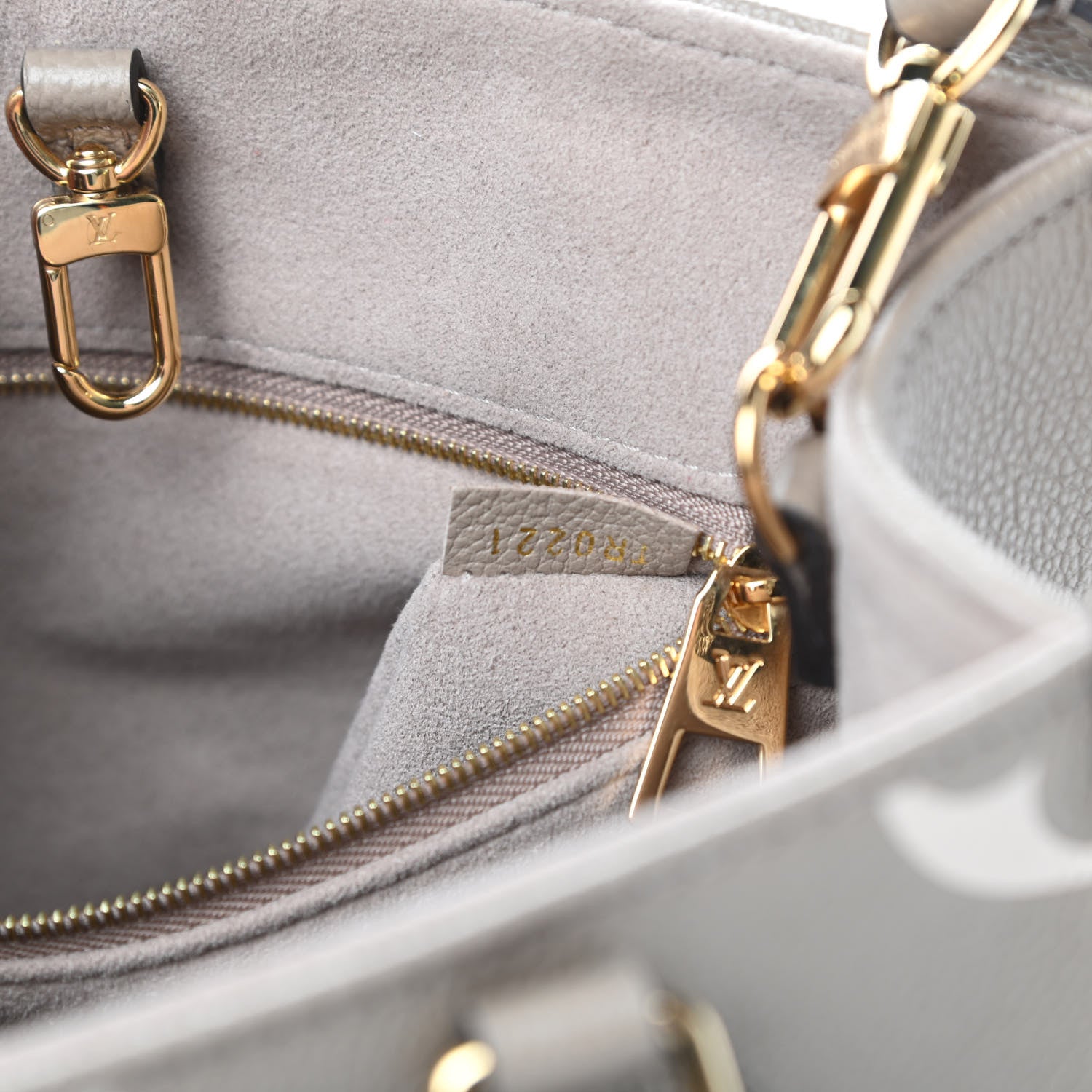 Louis Vuitton Empreinte Monogram Giant Onthego PM Tourterelle Creme 7 of 10