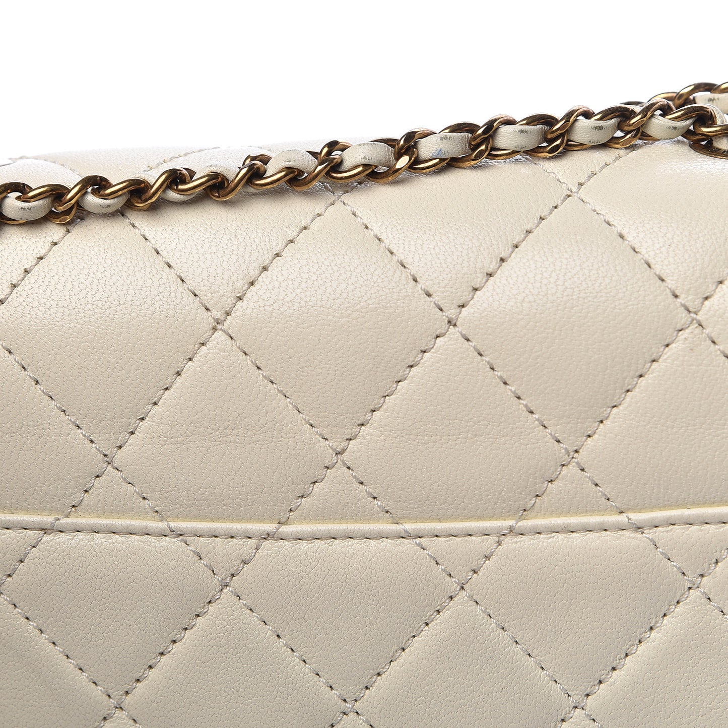 Sheepskin Quilted Beauty Lock Flap White