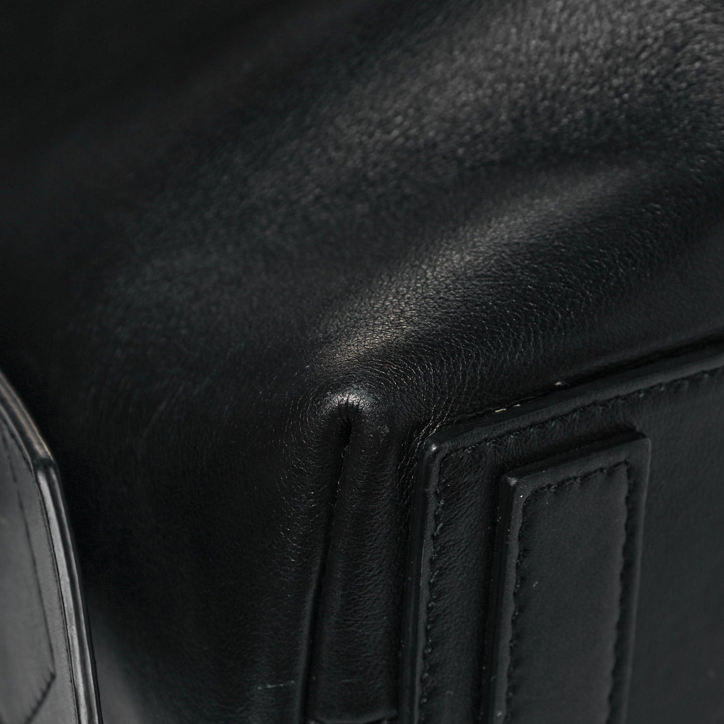 Smooth Calfskin Large Soft Antigona Black