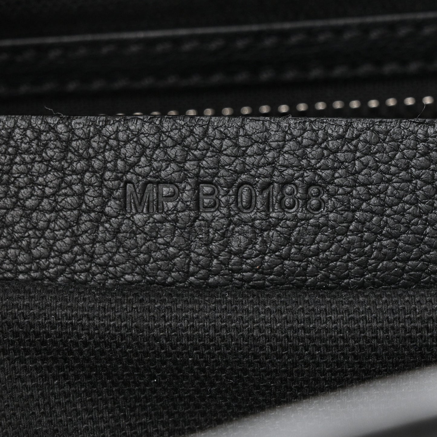 Sugar Goatskin Medium Antigona Black