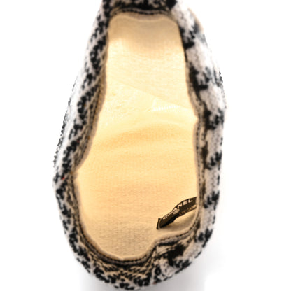 Chanel Cashmere Houndstooth CC Beanie Hat White Black 4 of 6